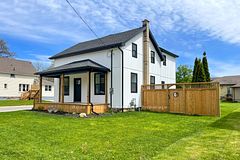 563 7th Avenue, Hanover, ON, exterior