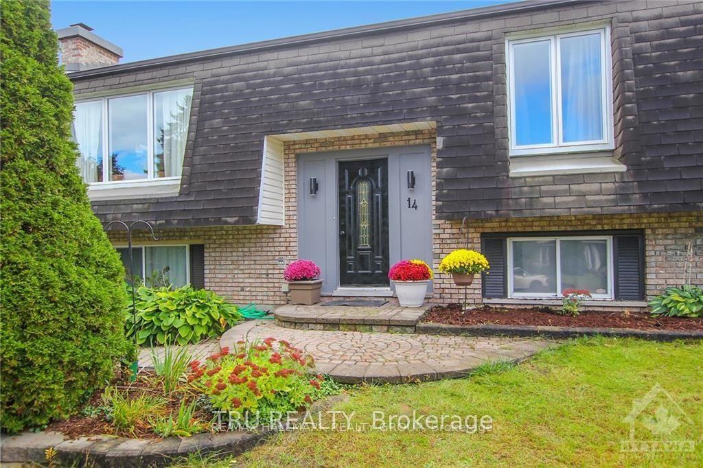 14 Langholm Crescent, Barrhaven, ON, exterior