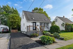 12 Admiral Road, St. Catharines, ON, exterior