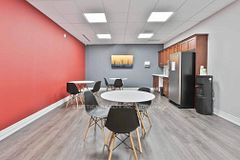 300-9 - 5500 North Service Road, Burlington, ON, exterior