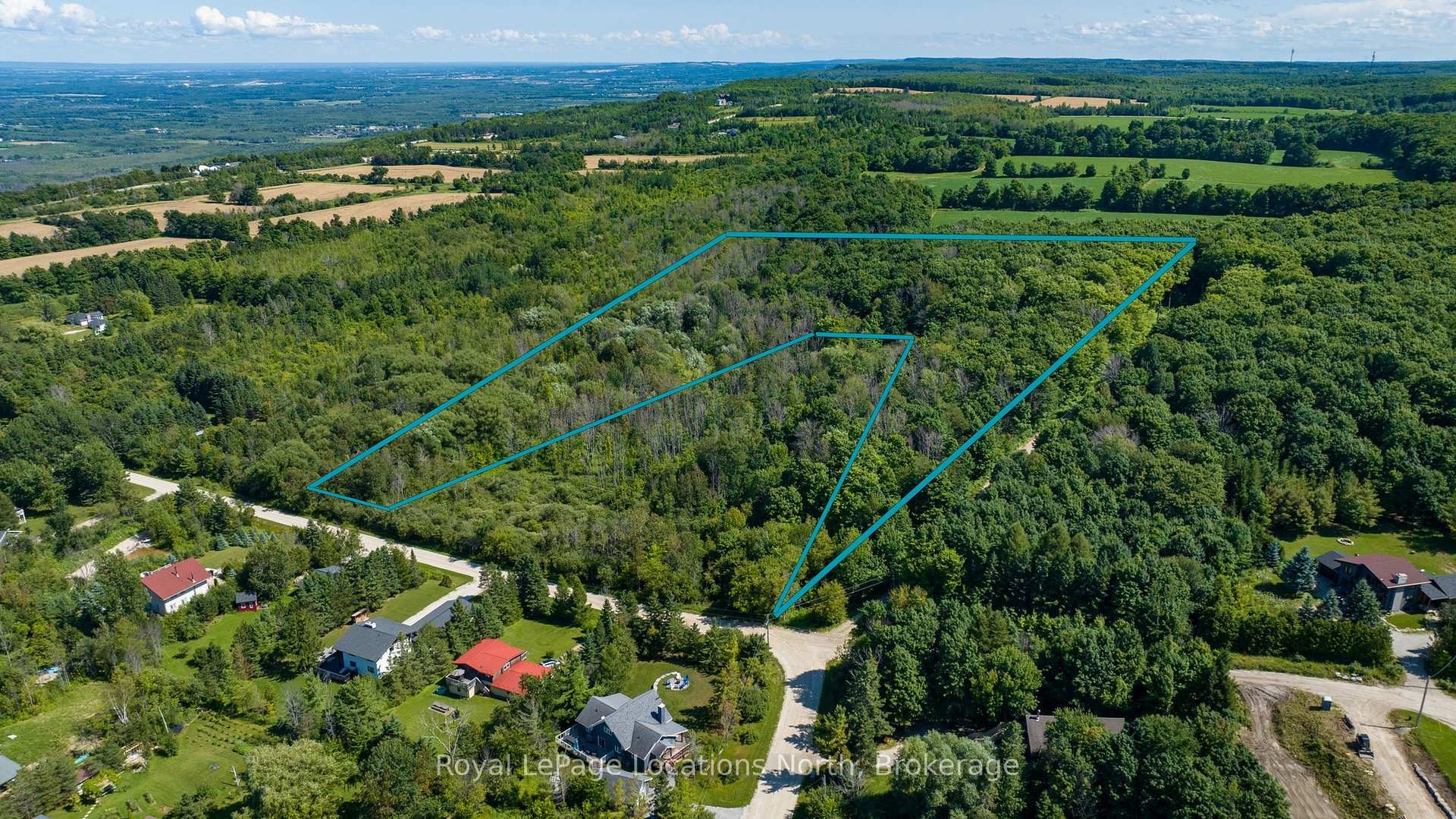 17-18 Scandia Lane, Blue Mountains, ON, exterior