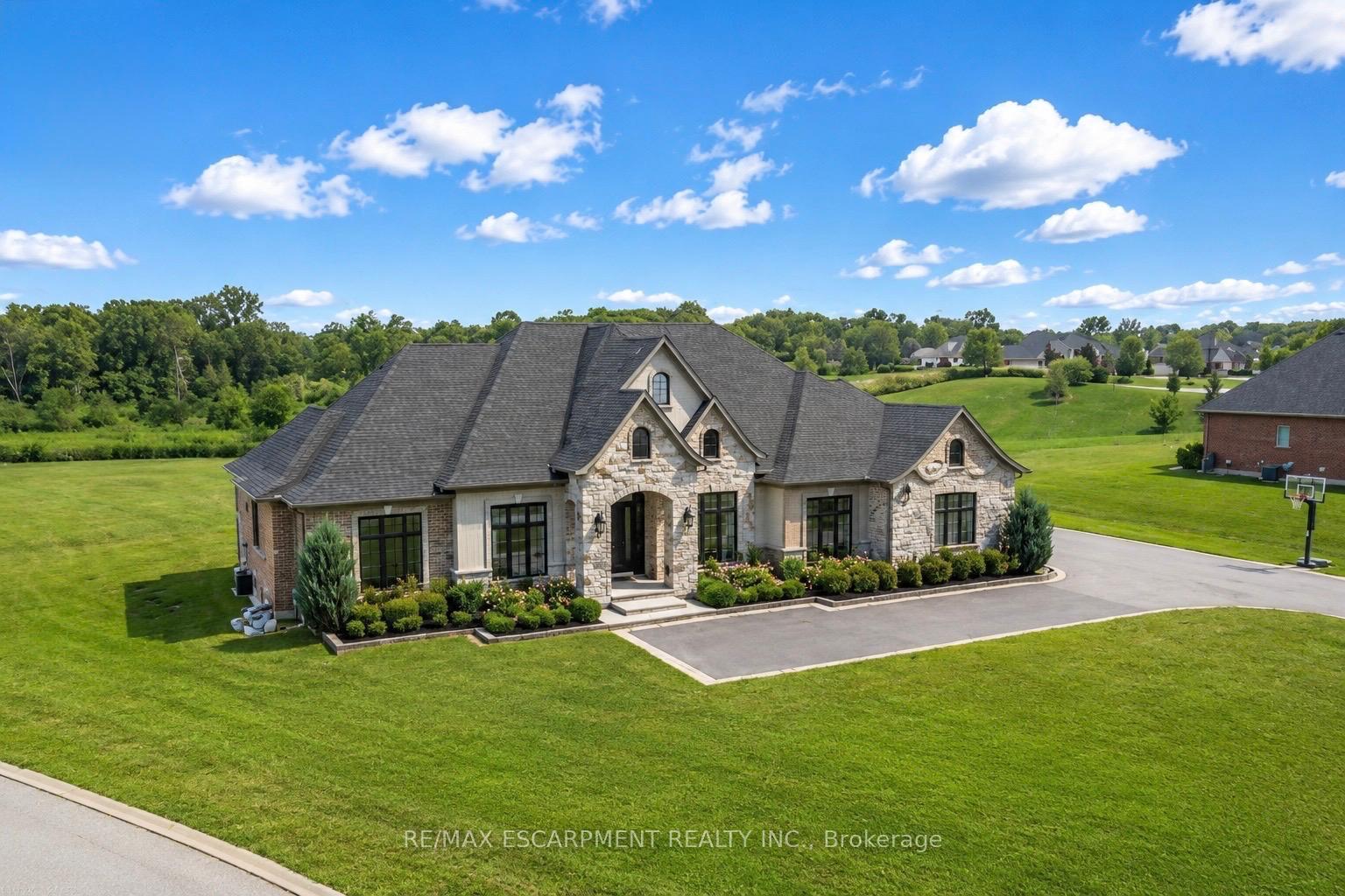 55 Tews Lane, Hamilton, ON, exterior