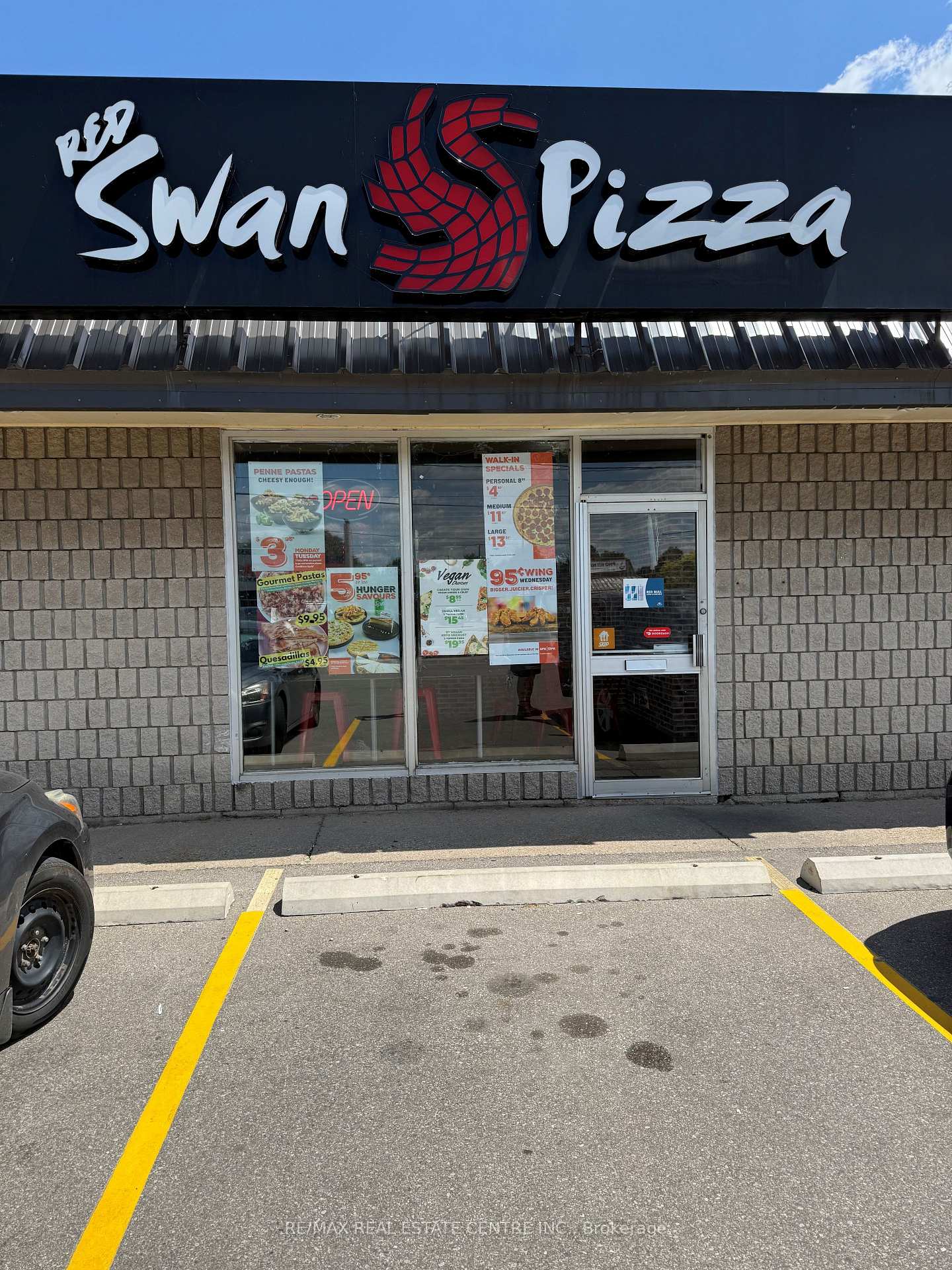 2 - 206 King George Road, Brantford, ON, exterior