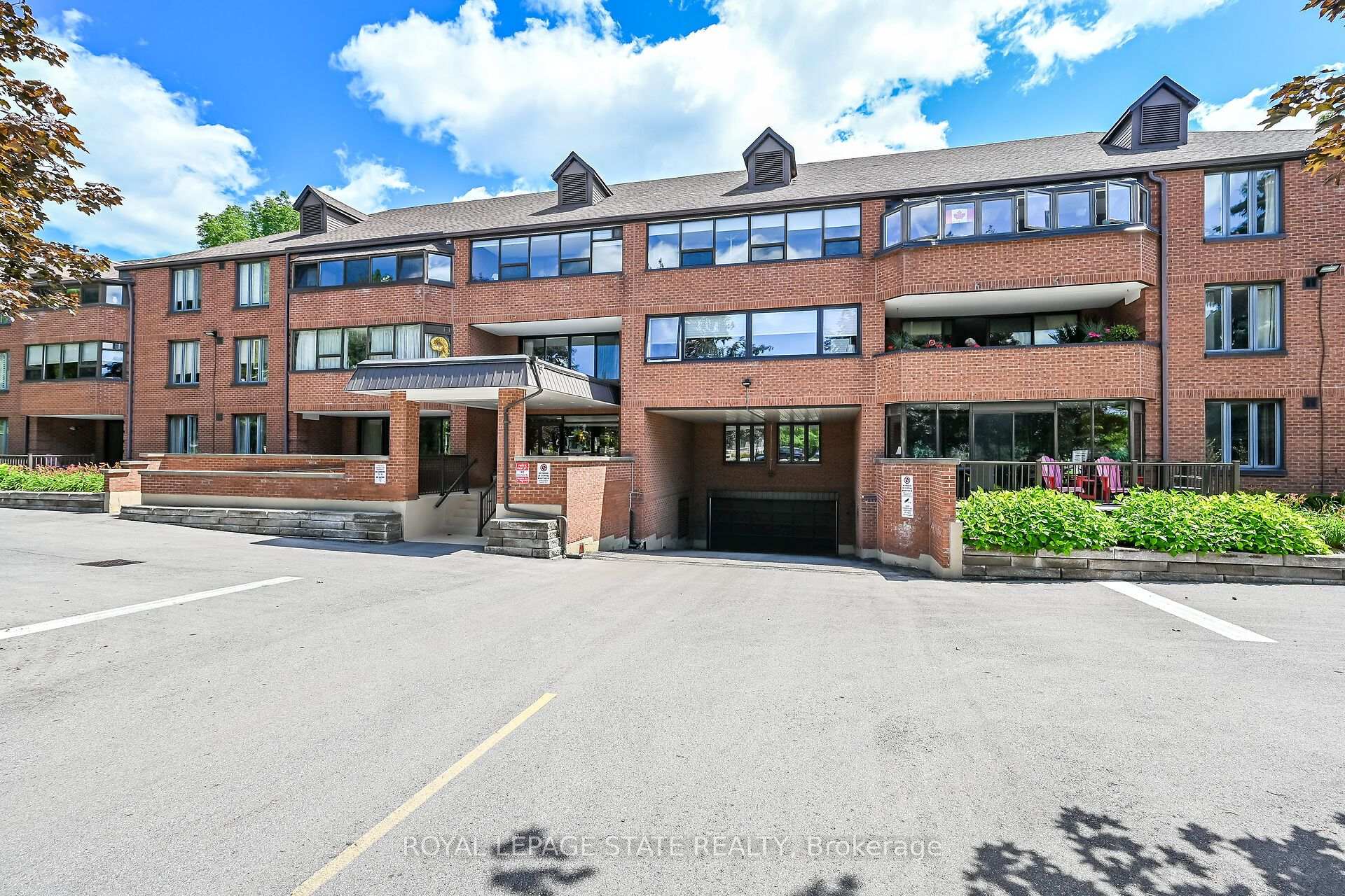 308 - 150 Wilson Street W, Hamilton, ON, exterior
