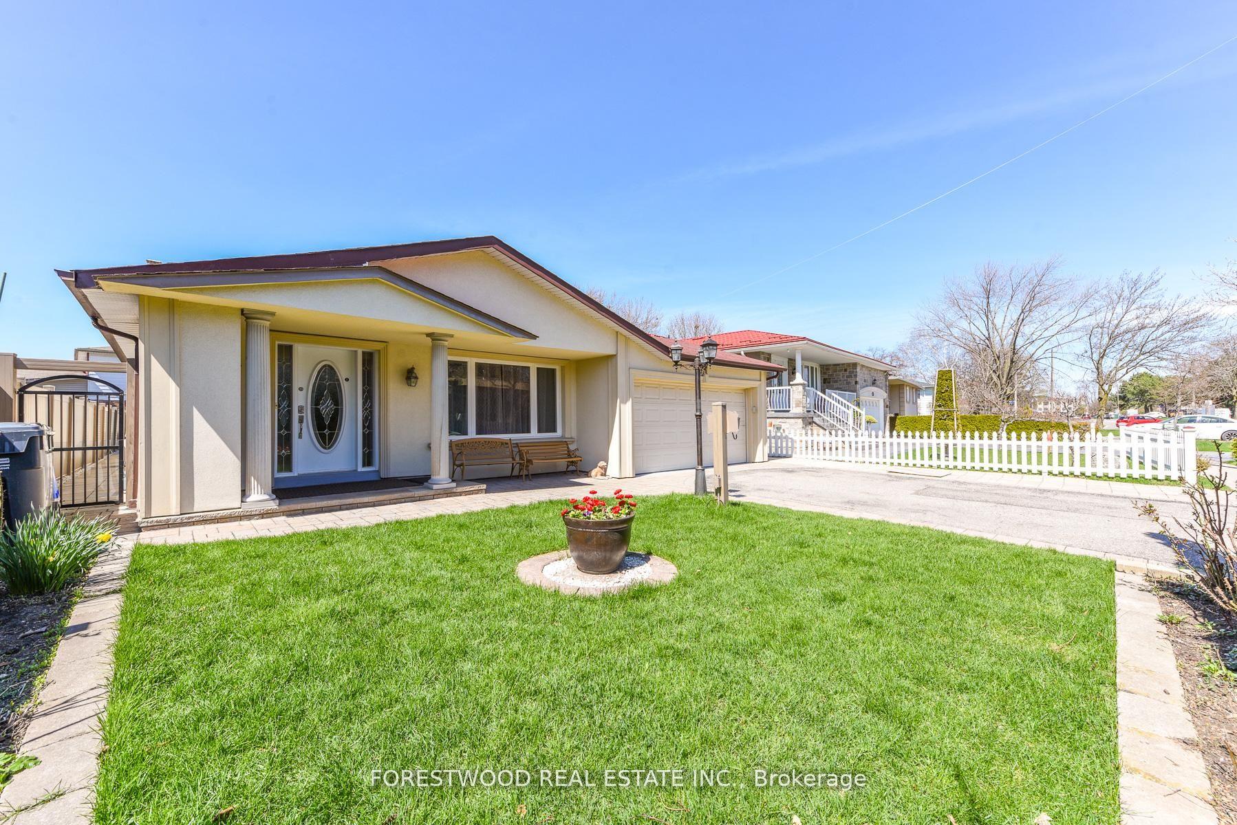 571 Silver Creek Boulevard, Mississauga, ON, exterior