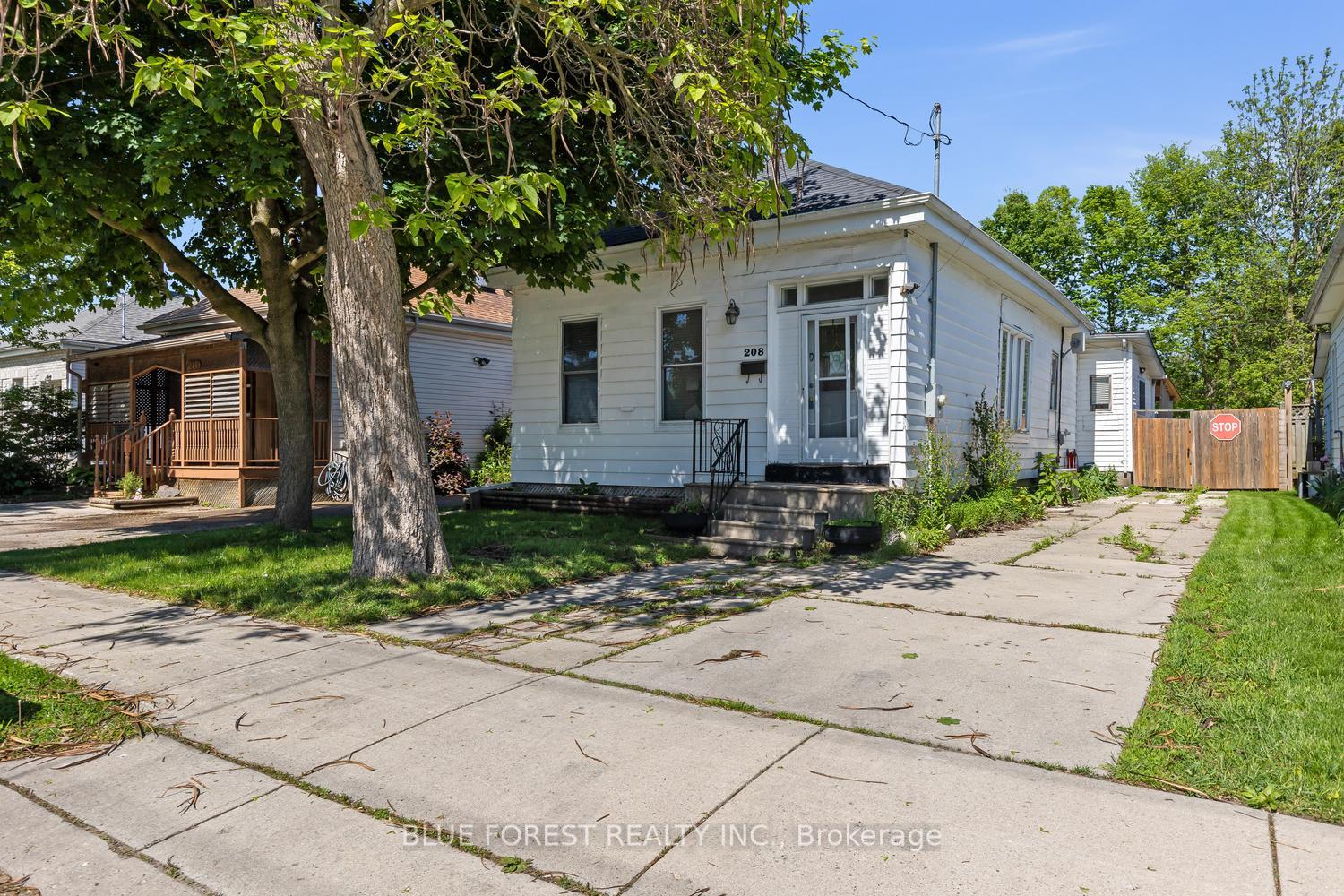 208 Maitland Street, London East, ON, exterior