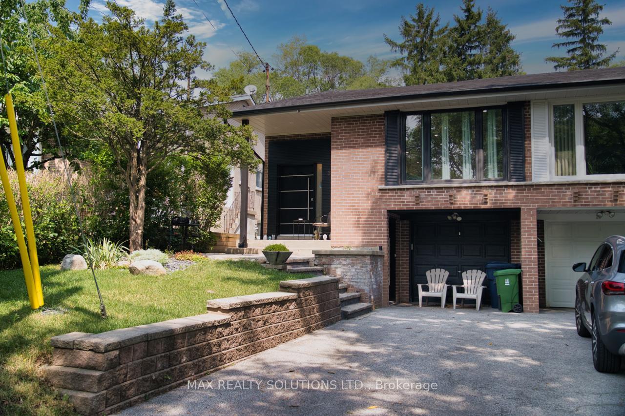 31 Lochinvar Crescent, Toronto C13, ON, exterior