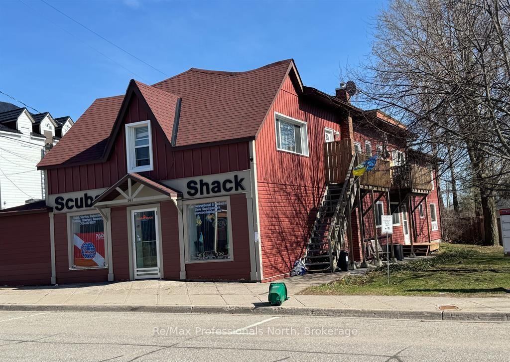 141 Hotchkiss Street, Gravenhurst, ON, exterior