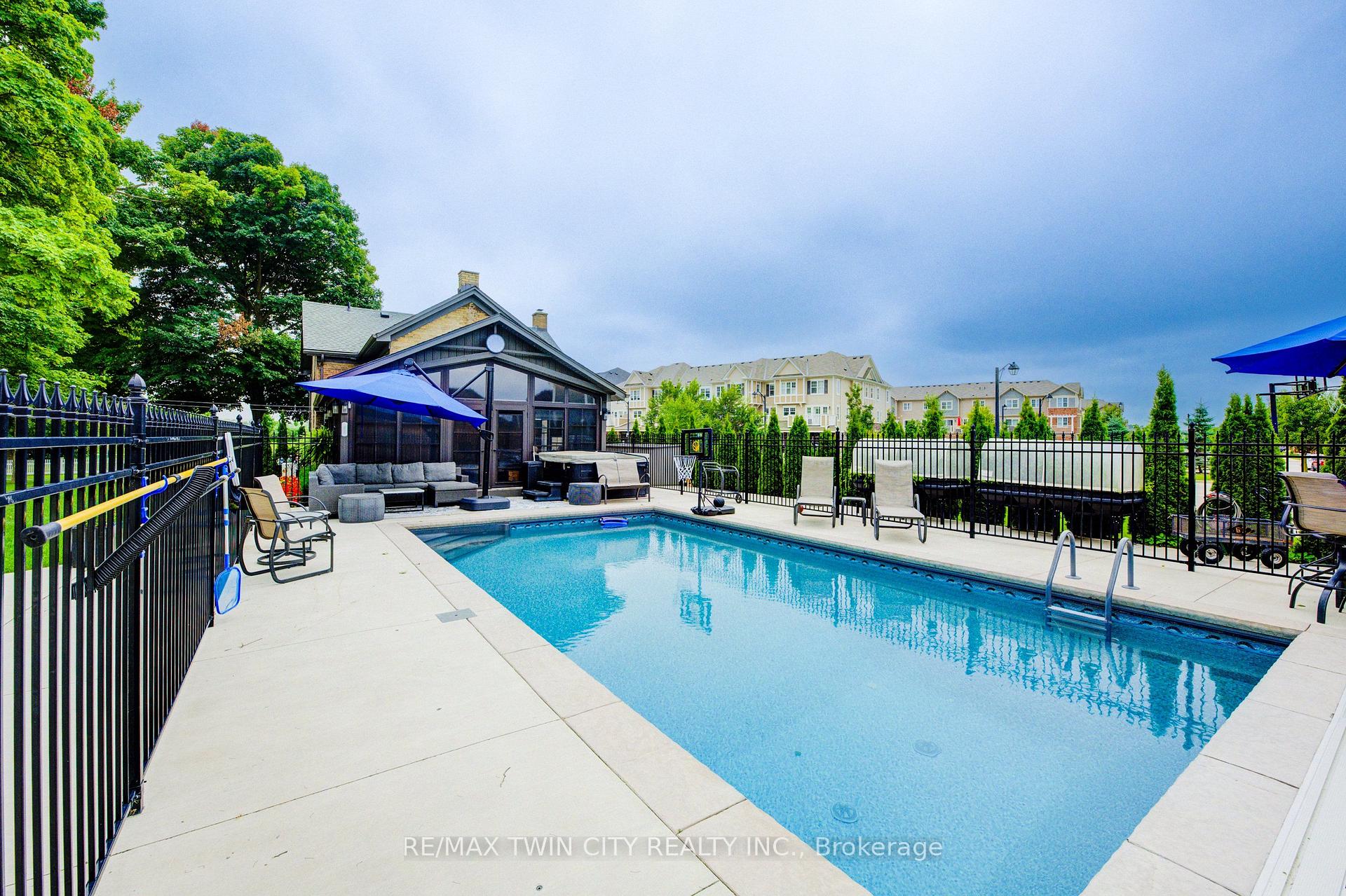 920 Orr Court, Kitchener, ON, exterior