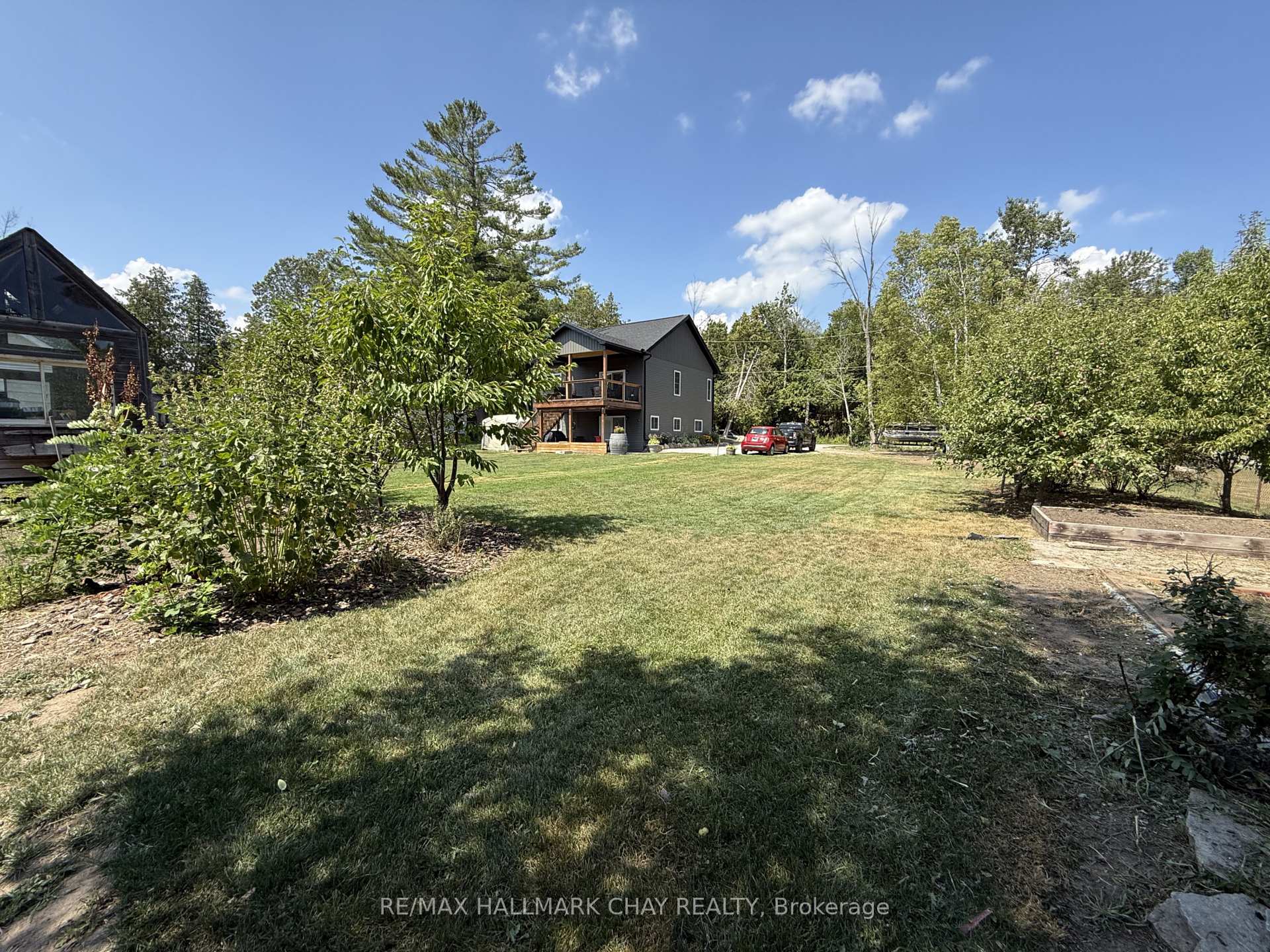 1045 Larch Street, Innisfil, ON, exterior