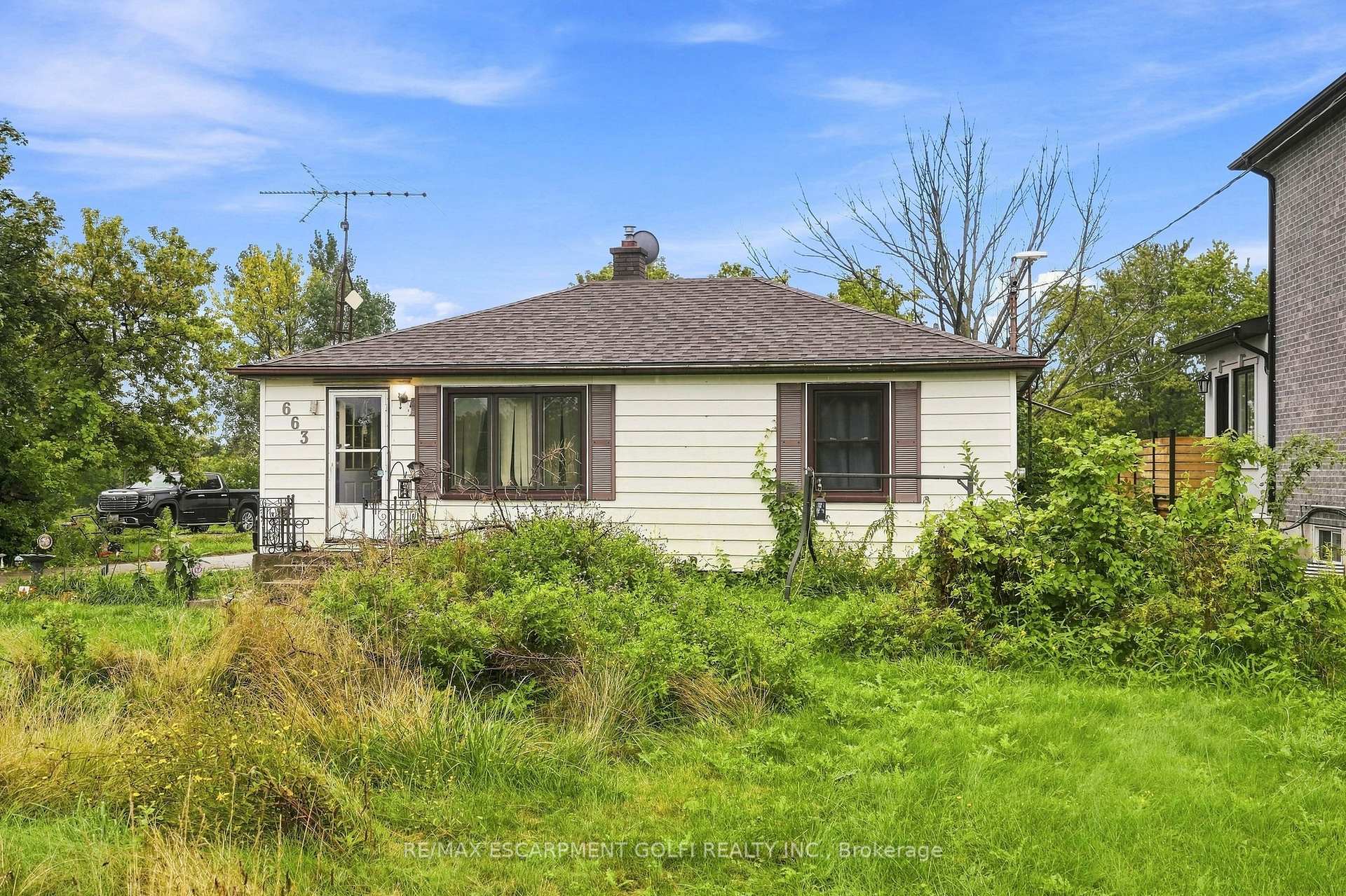 663 Ridge Road W, Grimsby, ON, exterior