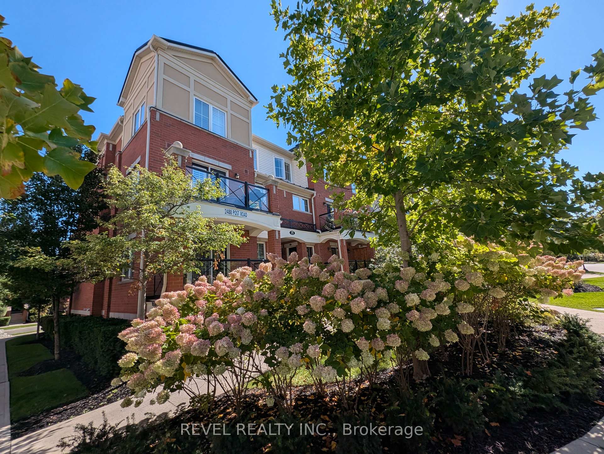 8 - 2488 Post Road, Oakville, ON, exterior