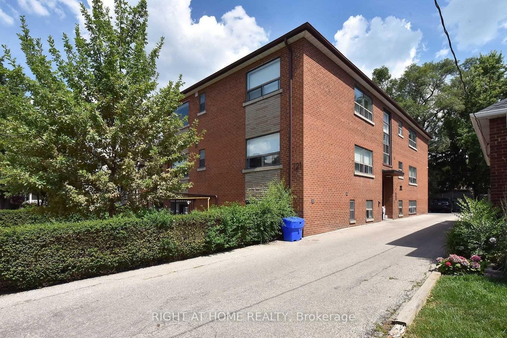 121 Fourth Street, Toronto W06, ON, exterior