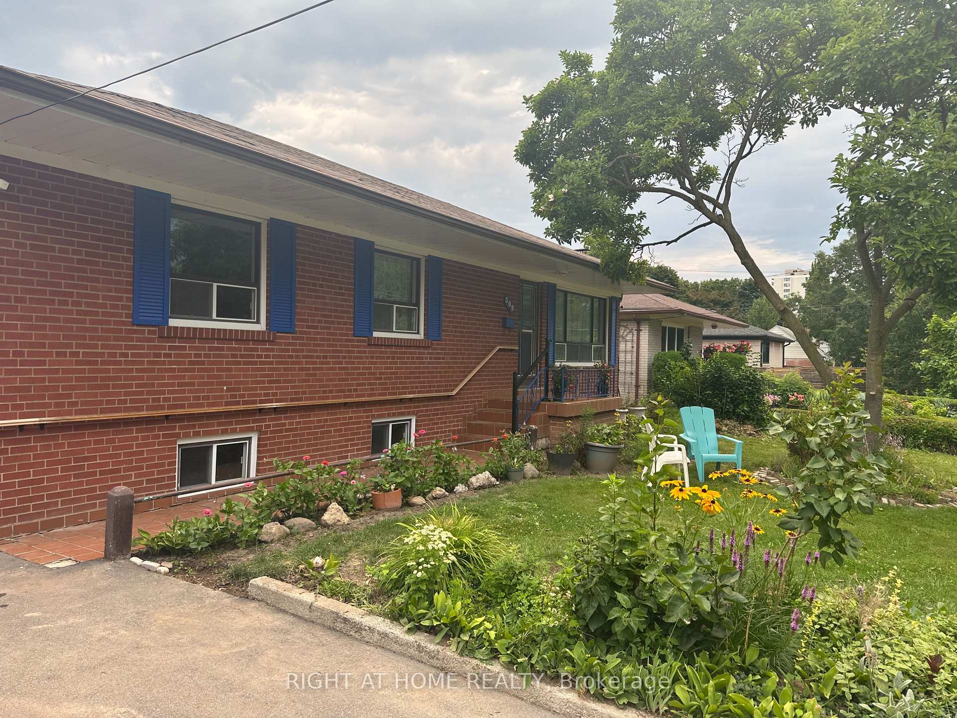 309 Queen Mary Drive, Oakville, ON, exterior