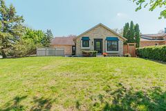 15 Bybrook Court, London North, ON, exterior