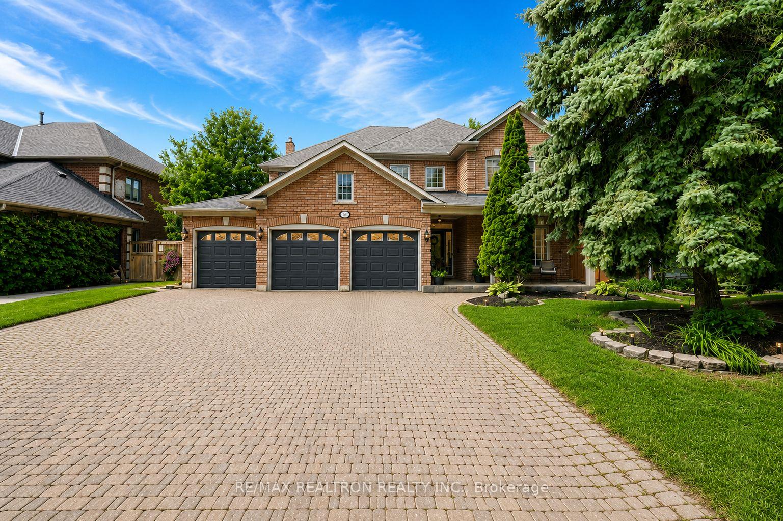653 Exceller Circle, Newmarket, ON, exterior
