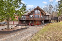 1069 Chalet Road, Dysart et al, ON, exterior
