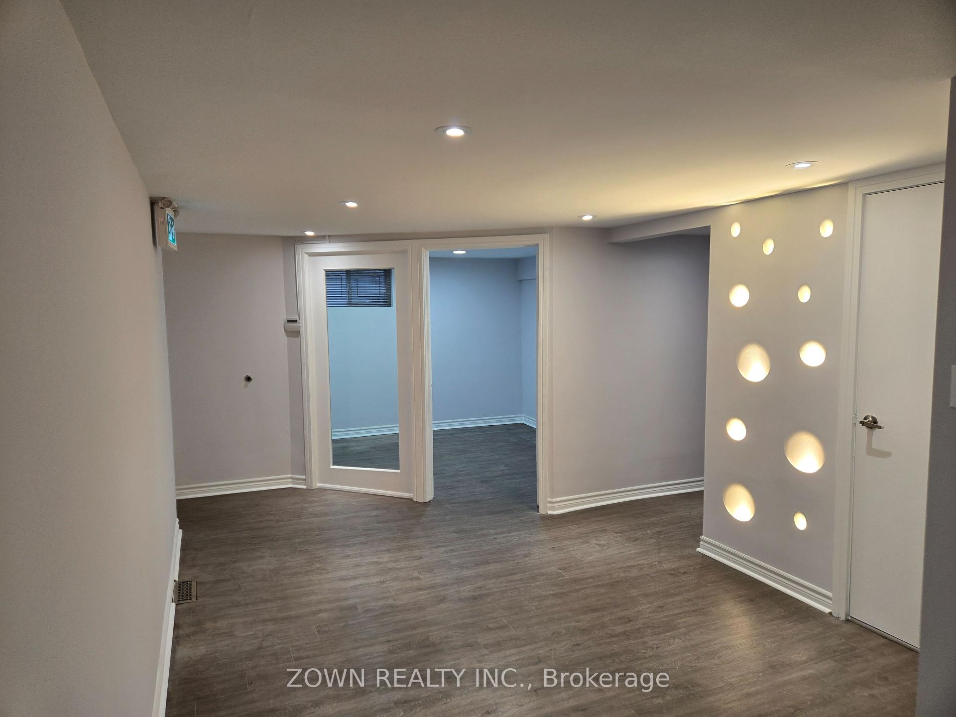 10014 Yonge Street N, Richmond Hill, ON, exterior