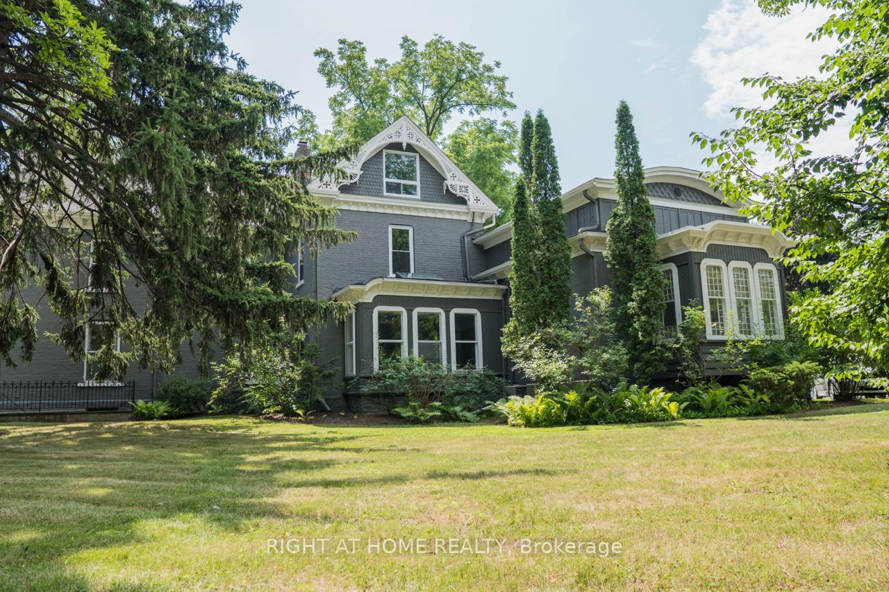 1 - 164 Trafalgar Road, Oakville, ON, exterior