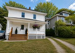 5404 Bridge Street, Niagara Falls, ON, exterior