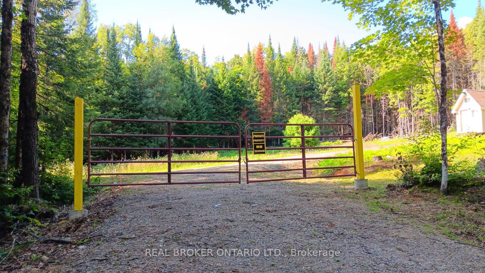 1555 Minnicock Lake Road, Dysart et al, ON, exterior