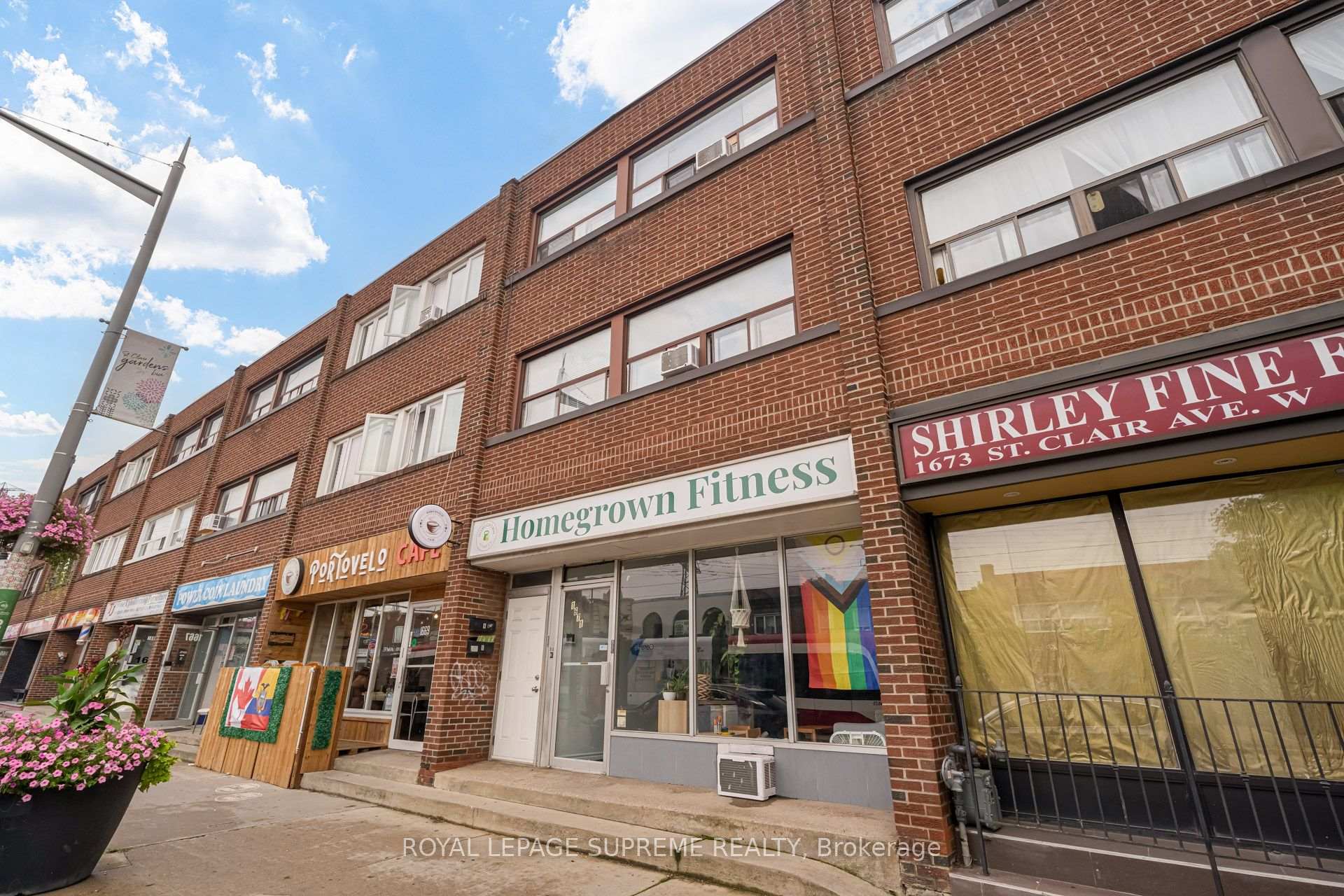 1671 St Clair Avenue W, Toronto W03, ON, exterior