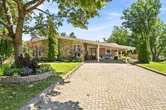 2 Crestwood Avenue, Peterborough, ON, exterior