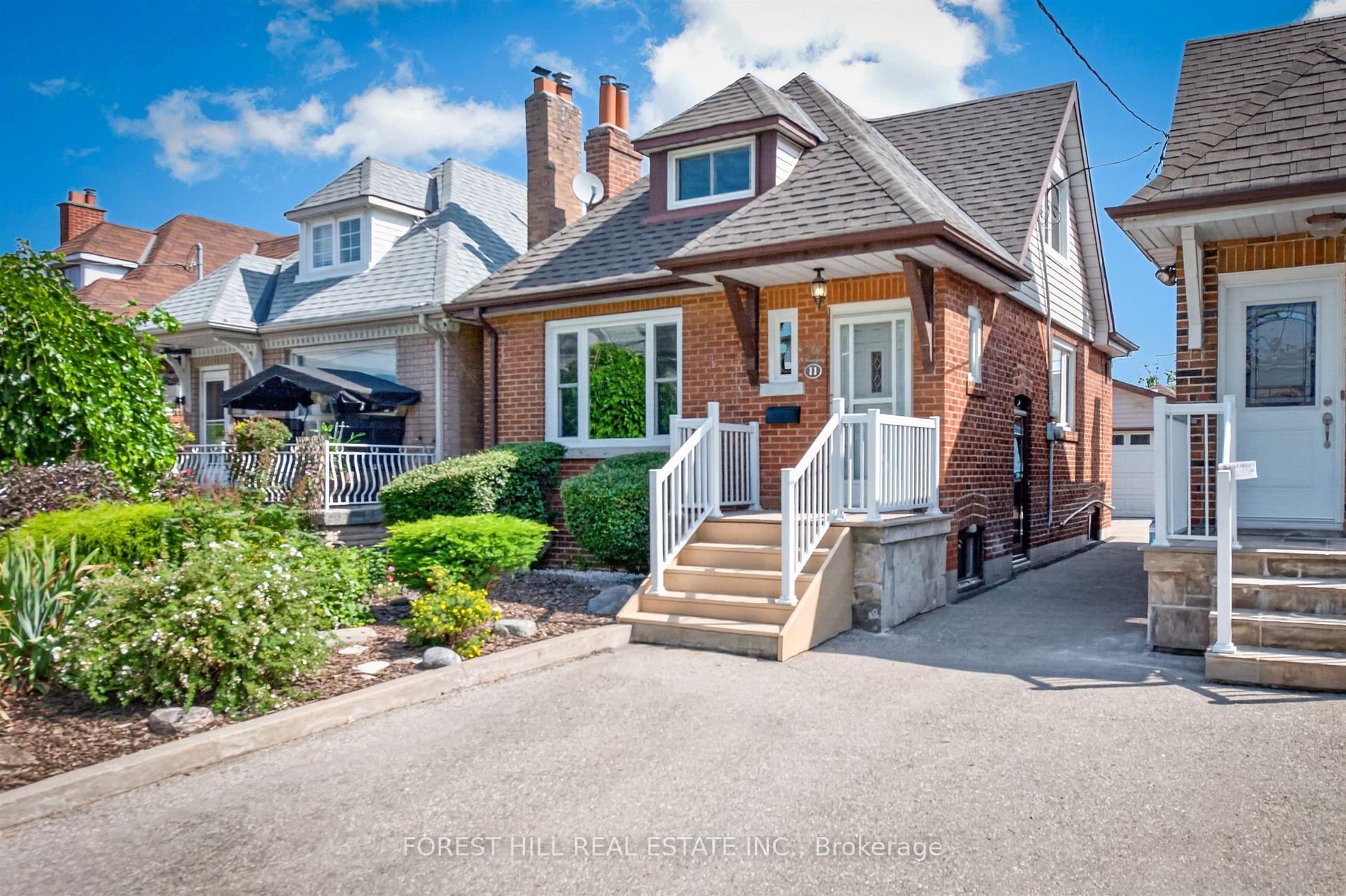 11 Yarrow Road, Toronto W03, ON, exterior