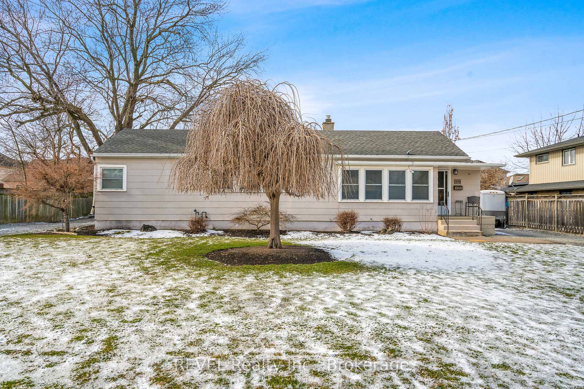 18 A,B,C,D Valley Road, St. Catharines, ON, exterior