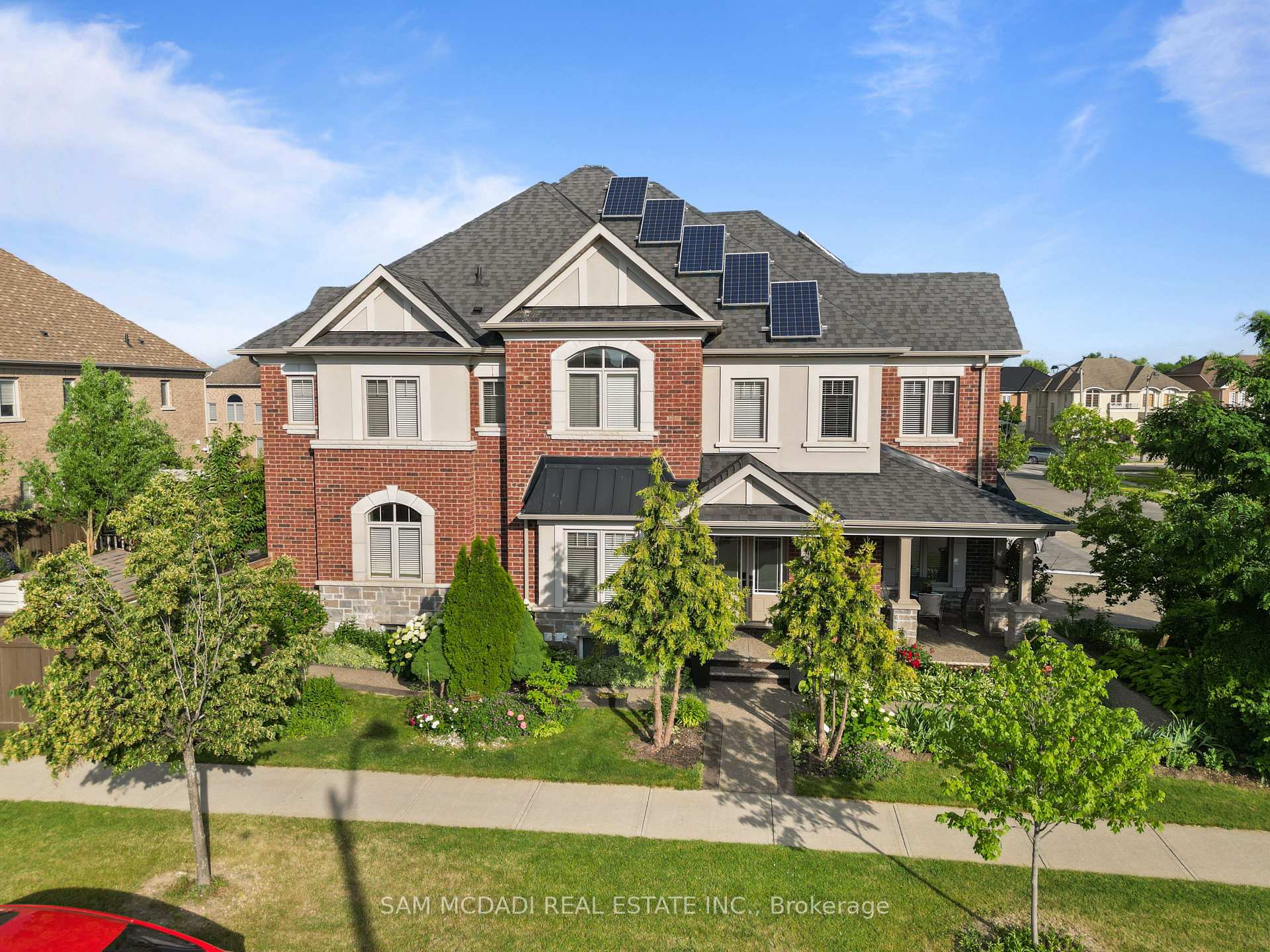 2 Bakersfield Road, Brampton, ON, exterior