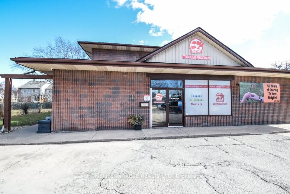 303 - 64 Louth Street, St. Catharines, ON, exterior