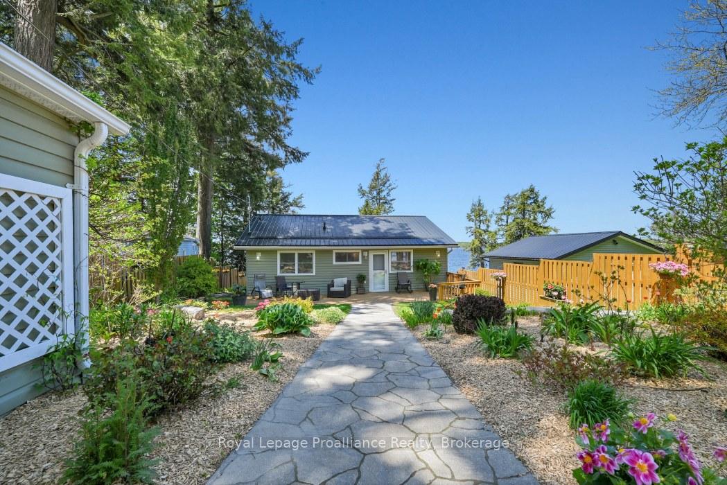 121A Rush Lane, Tweed, ON, exterior