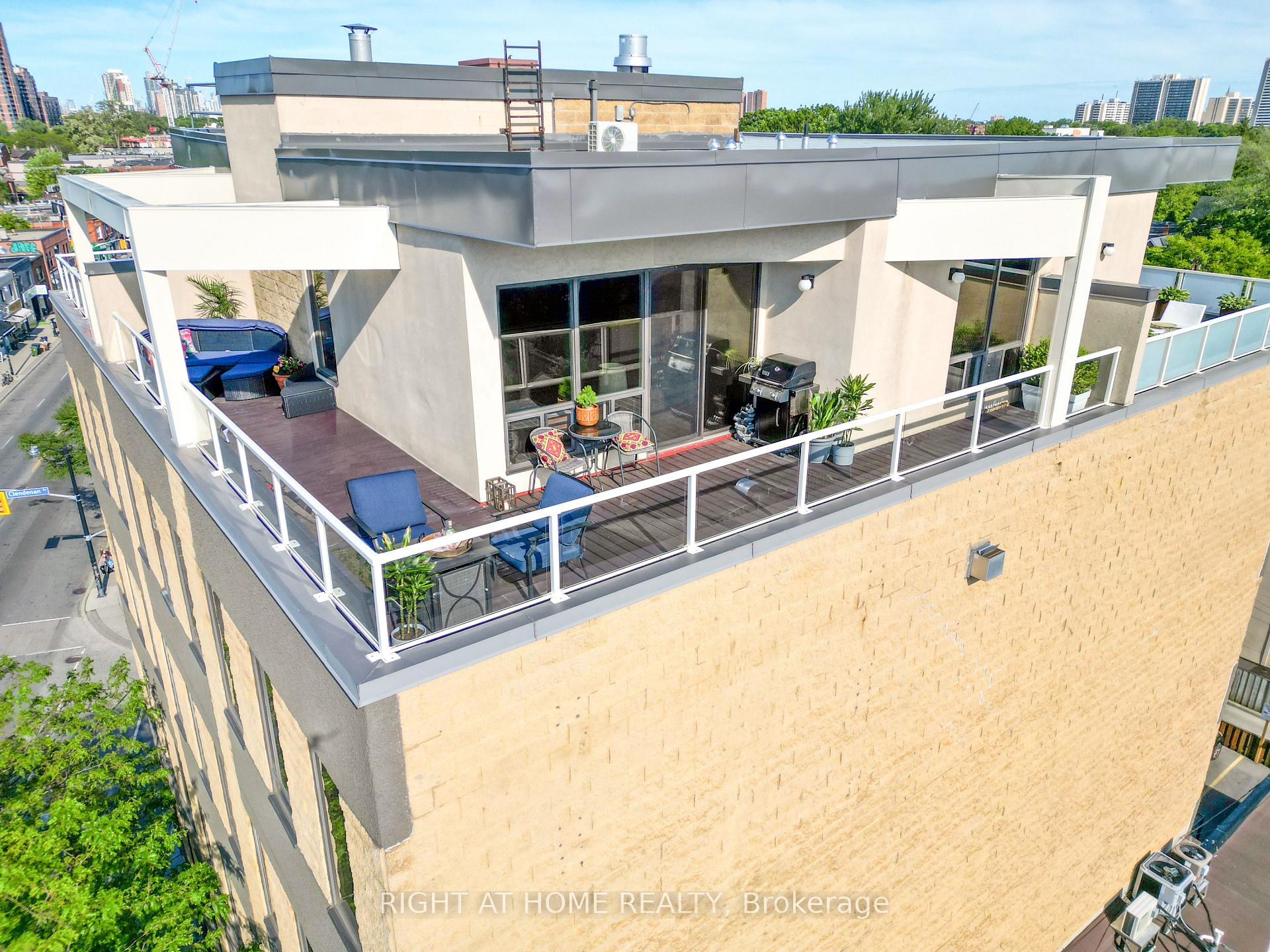 504 - 1 St Johns Road, Toronto W02, ON, exterior