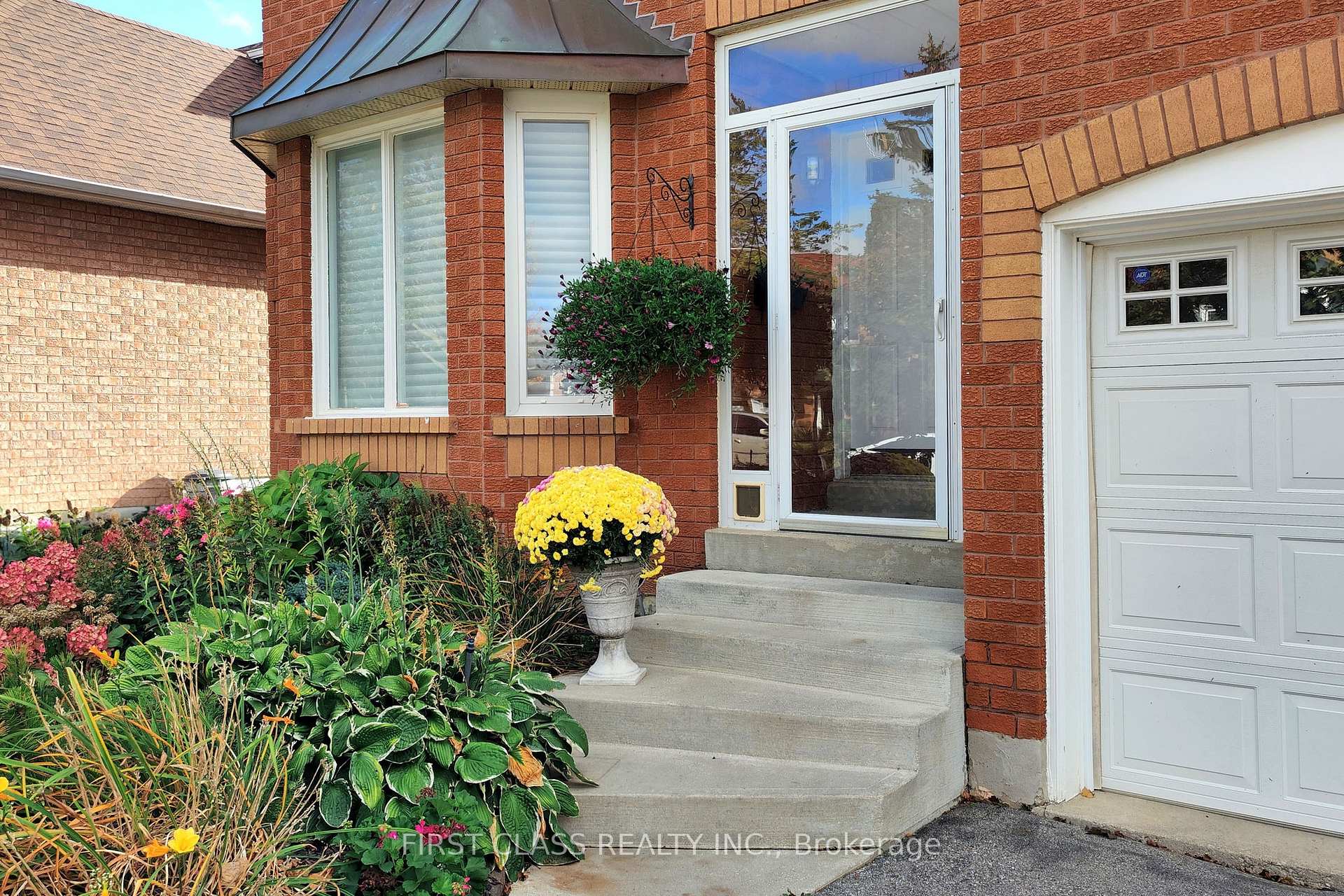 7 Kenpark Avenue, Brampton, ON, exterior