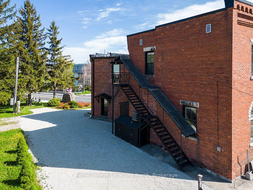 1 Bruce Street N, Blue Mountains, ON, exterior