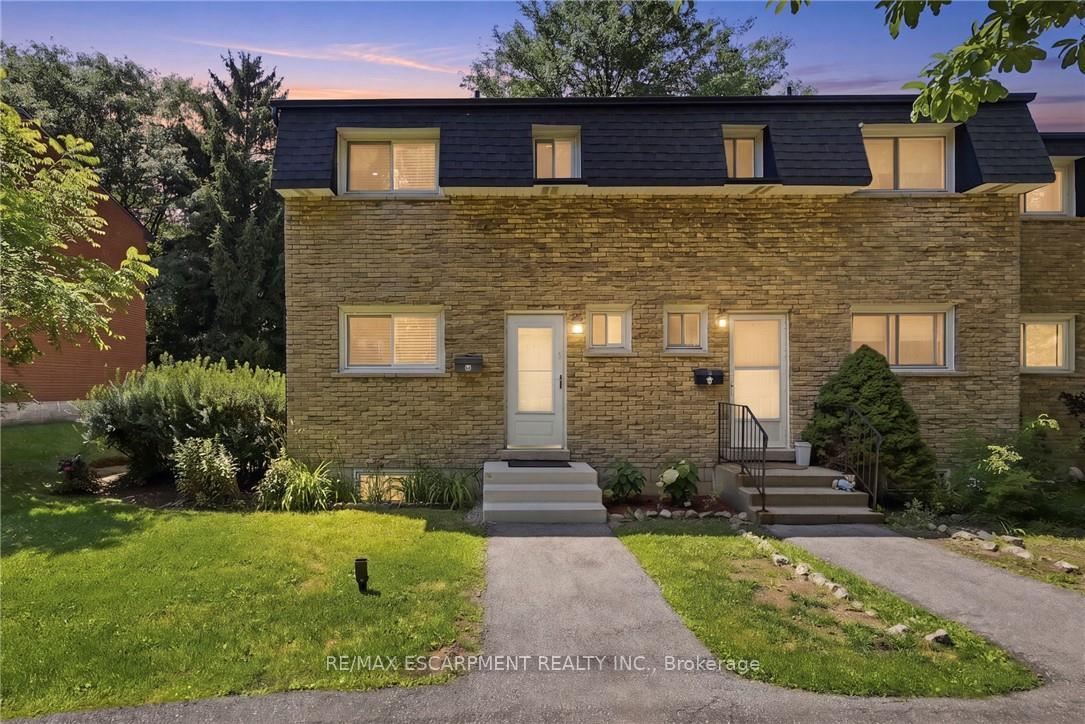 16 - 1420 Garth Street, Hamilton, ON, exterior