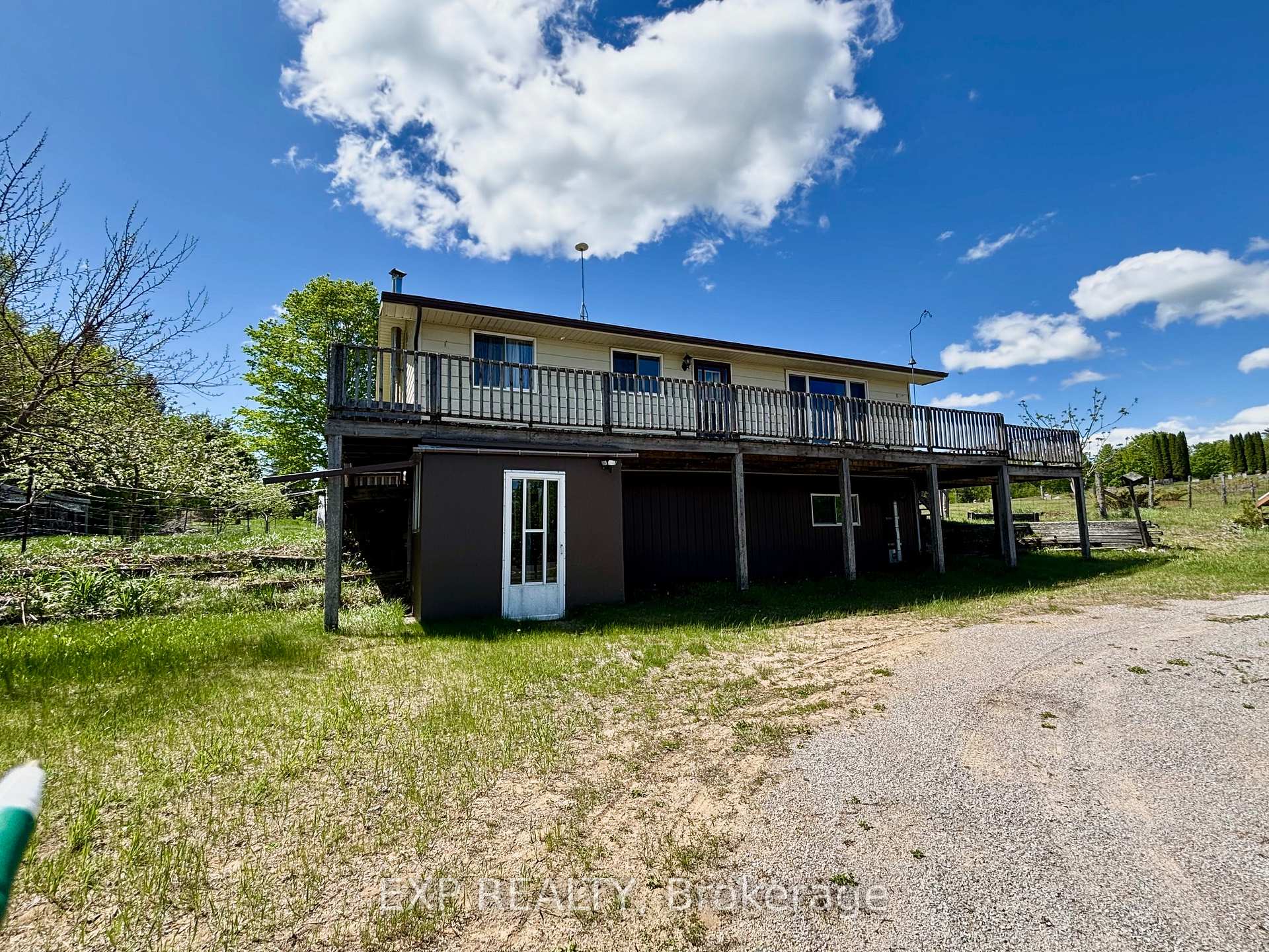2527 Matawatchan Road, Greater Madawaska, ON, exterior