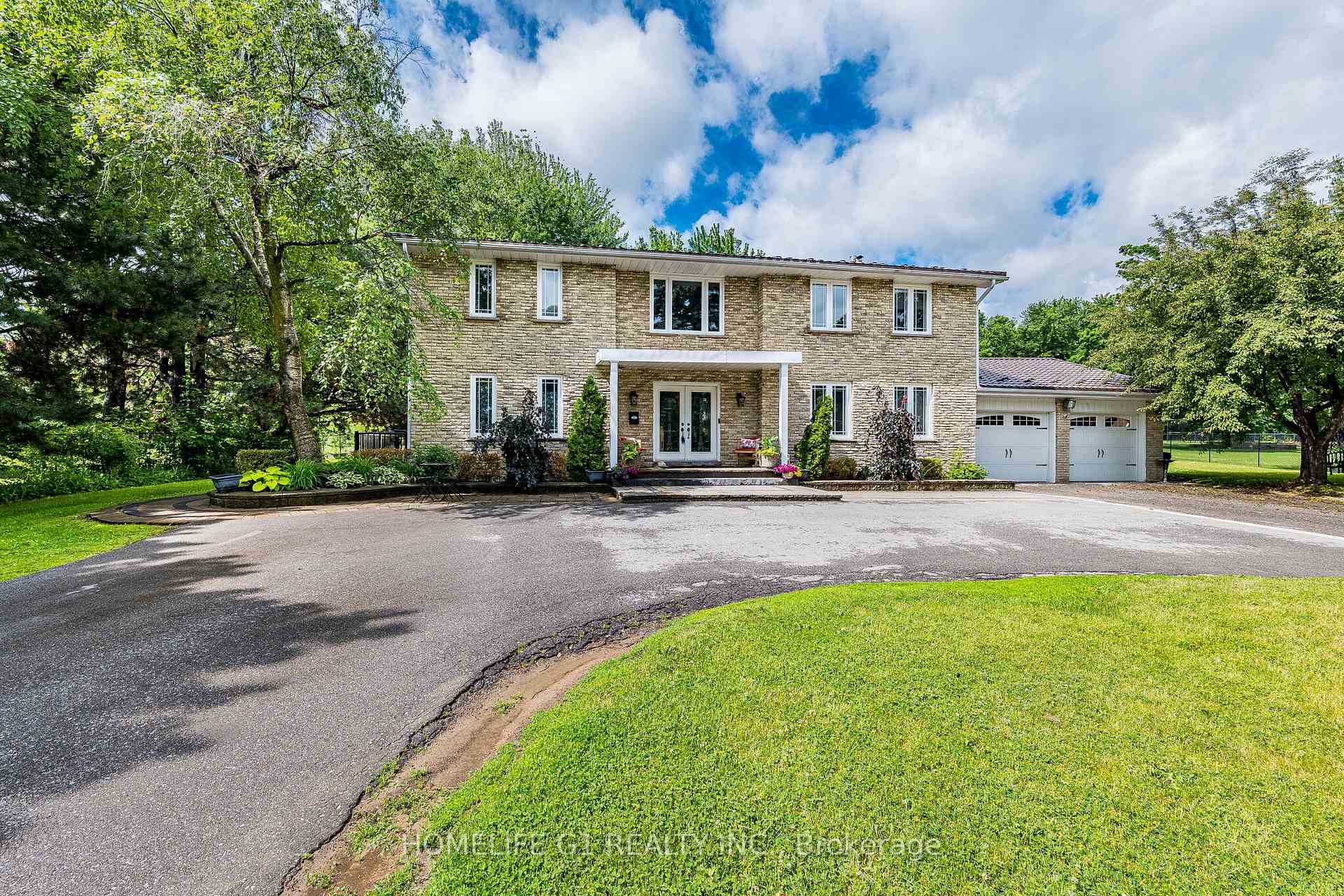 17 Crescent Hills Drive S, Brampton, ON, exterior