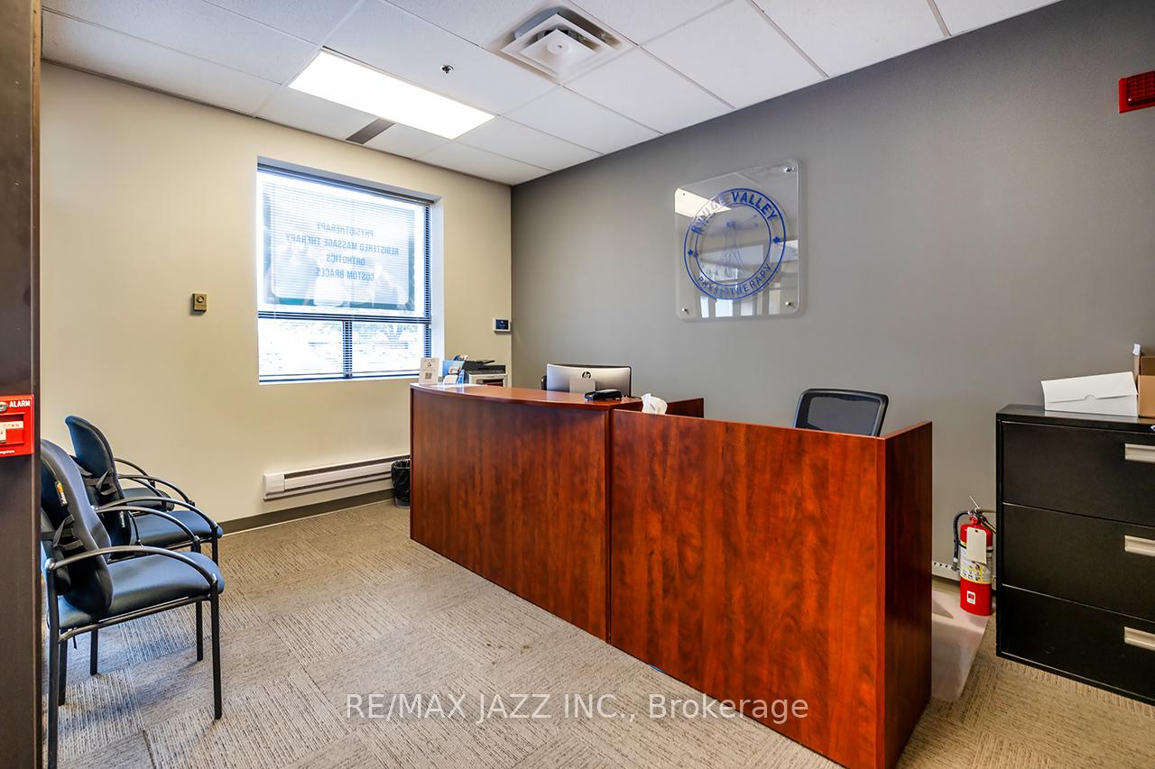 300 - 274 Mackenzie Avenue, Ajax, ON, exterior