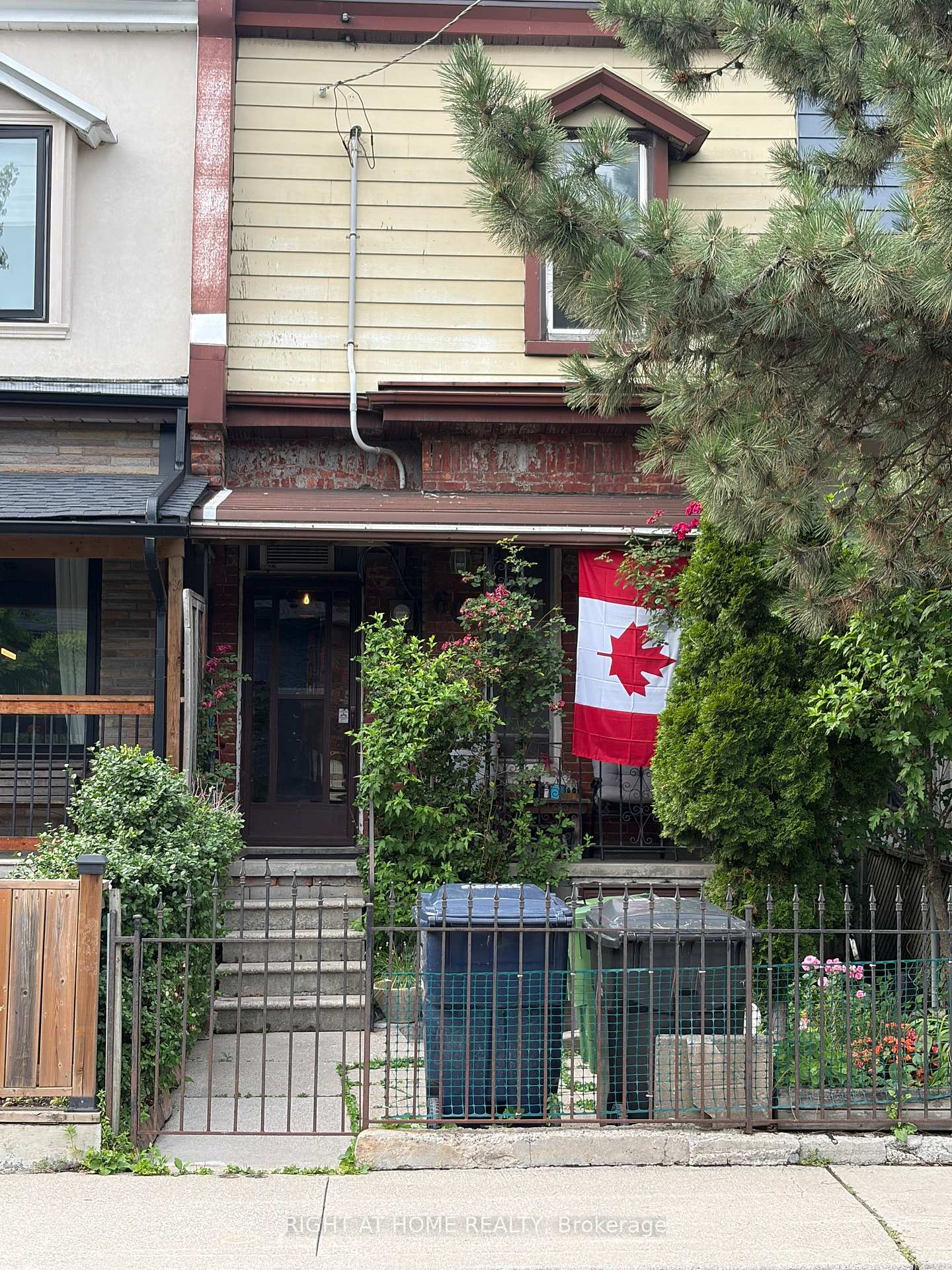 60 Foxley Street, Toronto C01, ON, exterior
