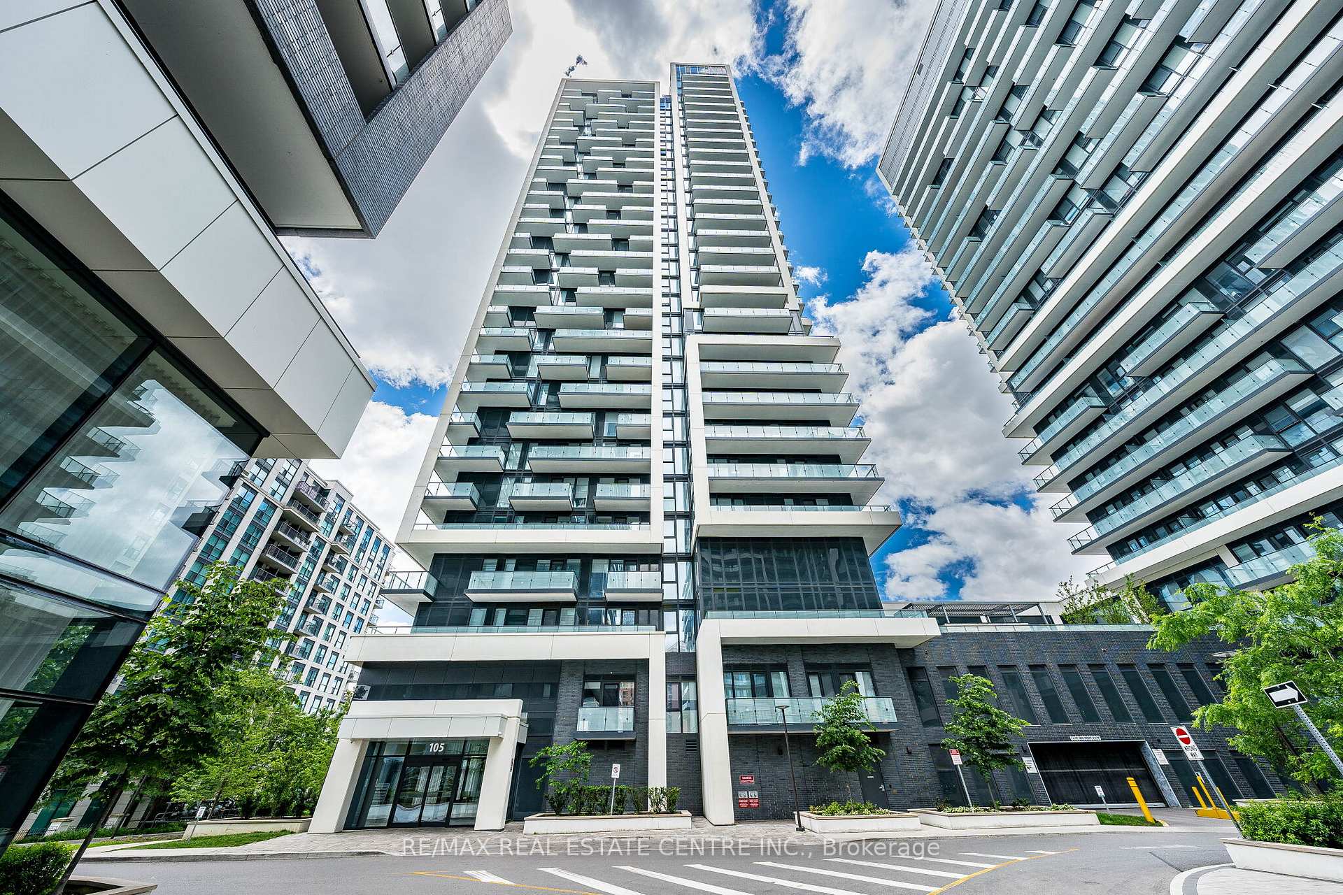 1909 - 105 Oneida Crescent, Richmond Hill, ON, exterior