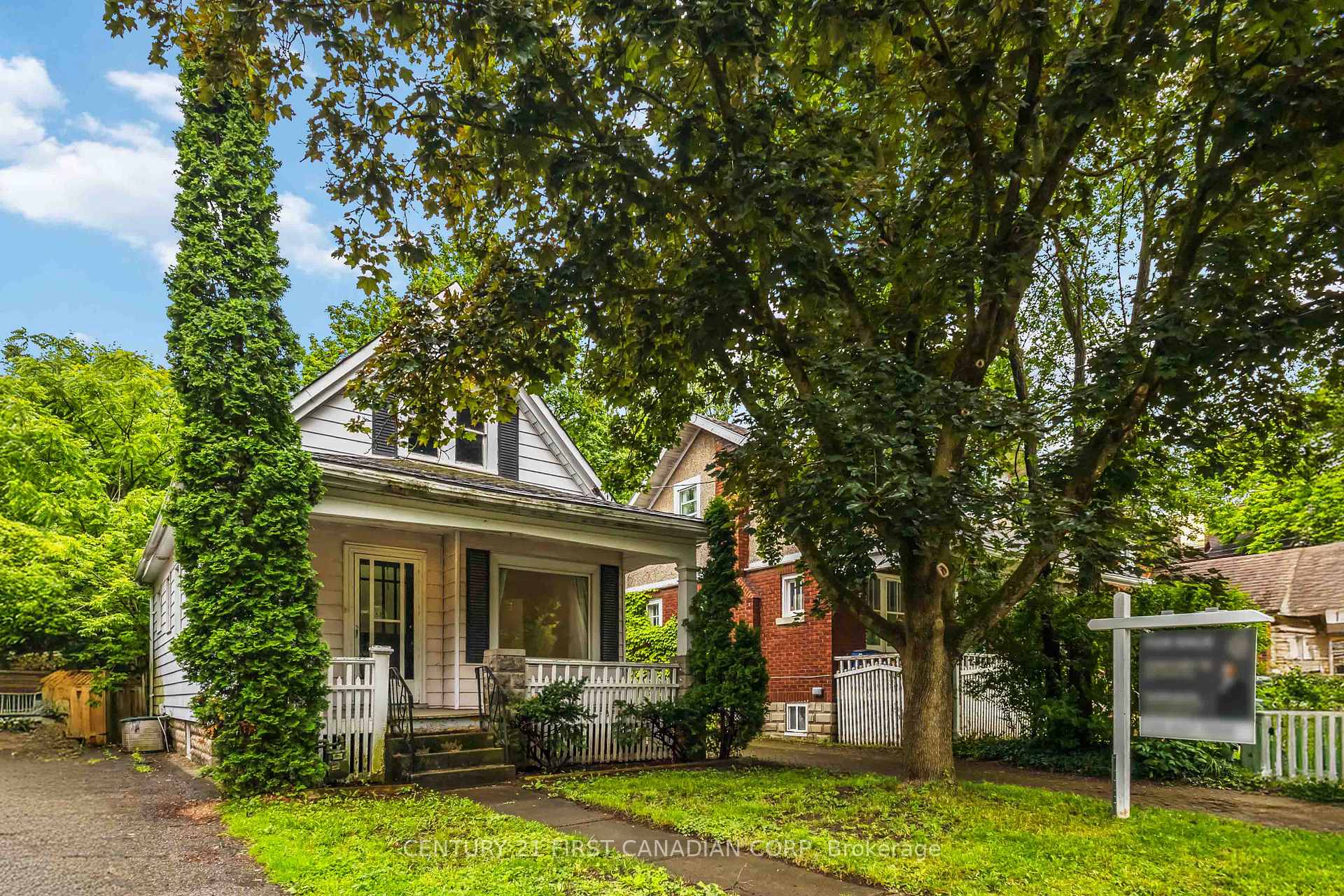 215 Bernard Avenue, London East, ON, exterior