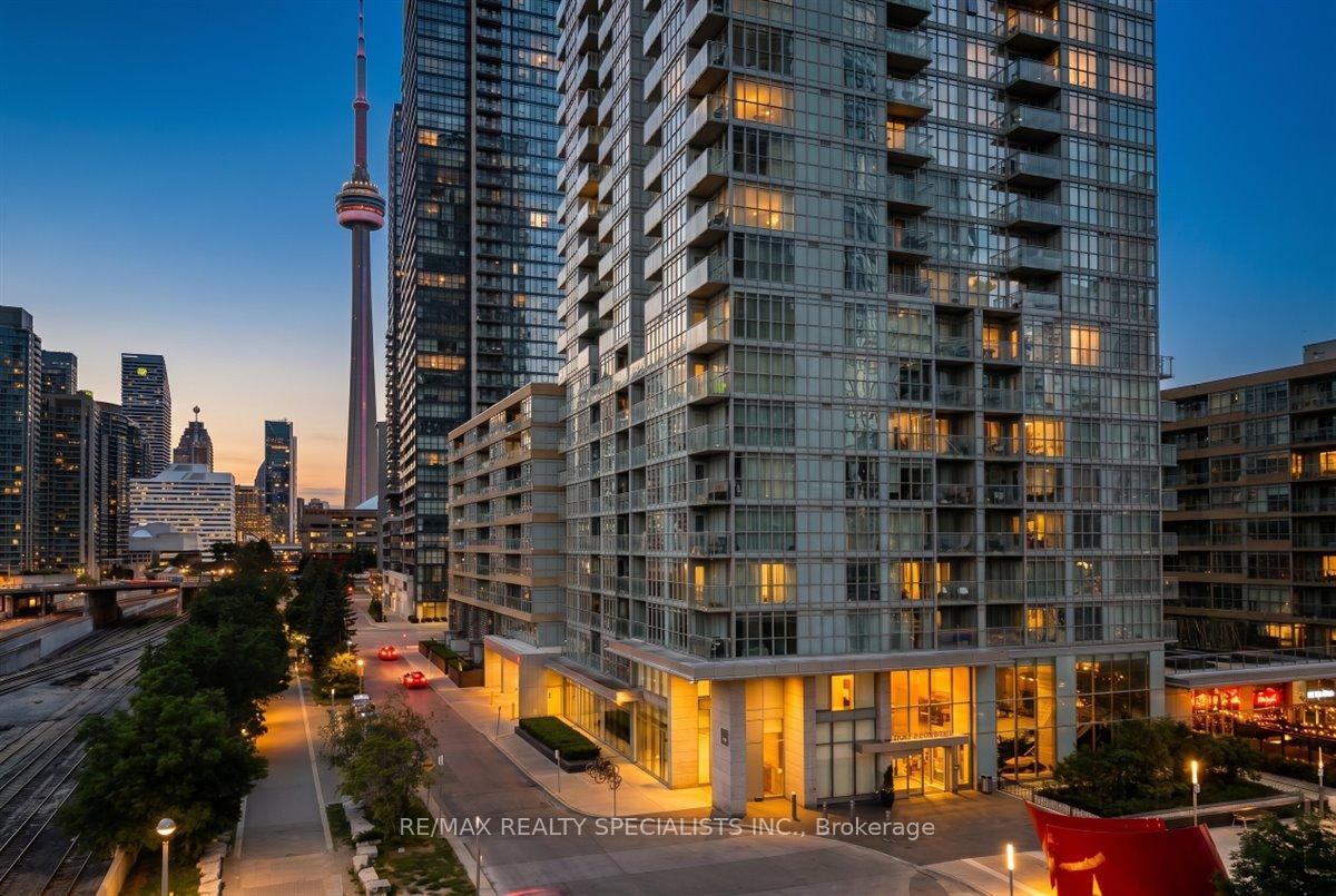 PH06 - 15 Iceboat Terrace, Toronto C01, ON, exterior