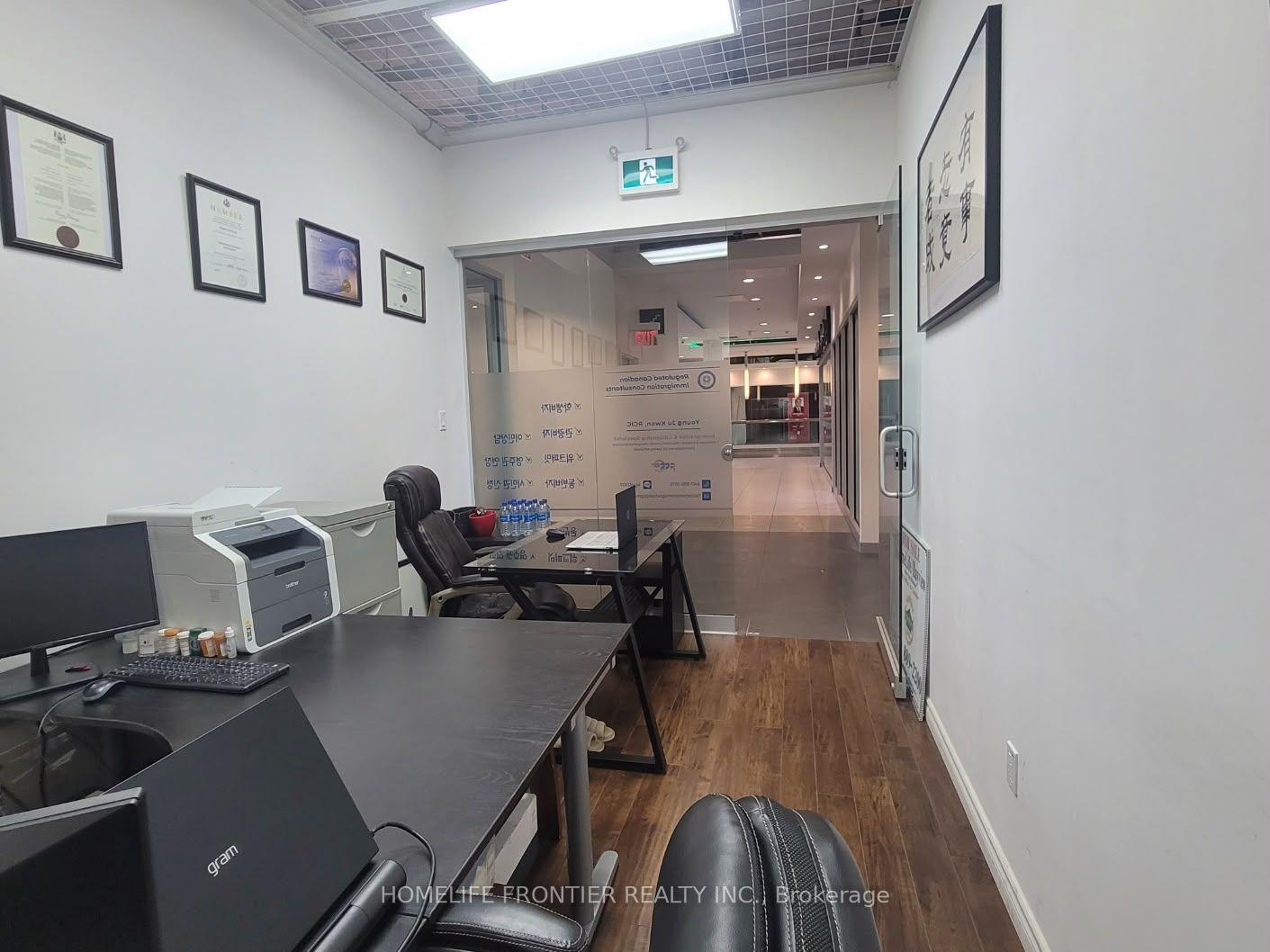 204 - 7181 Yonge Street, Markham, ON, exterior