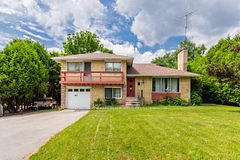 Unit #2 - 227 Lakeshore Road W, Oakville, ON, exterior