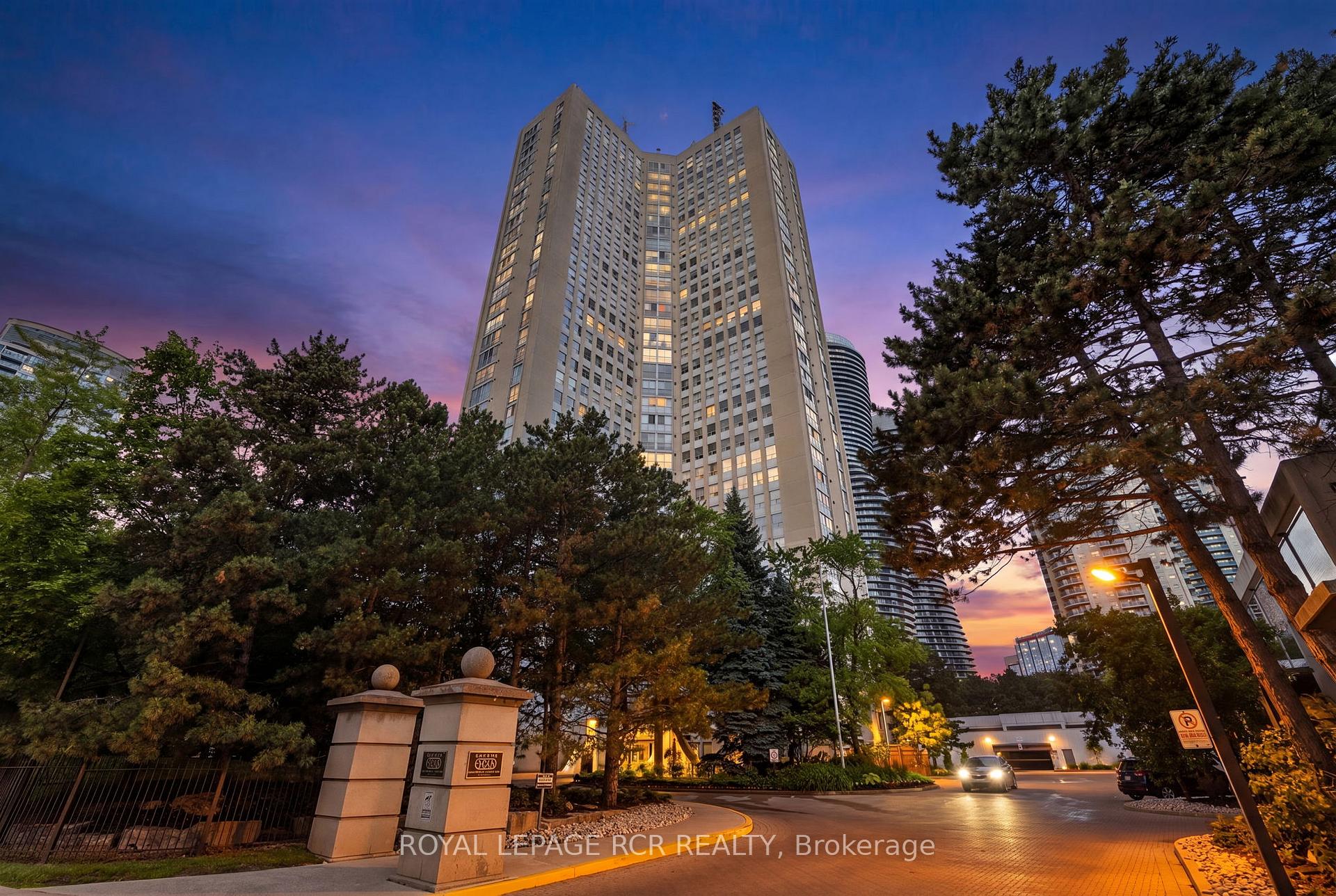 303 - 3650 Kaneff Crescent, Mississauga, ON, exterior
