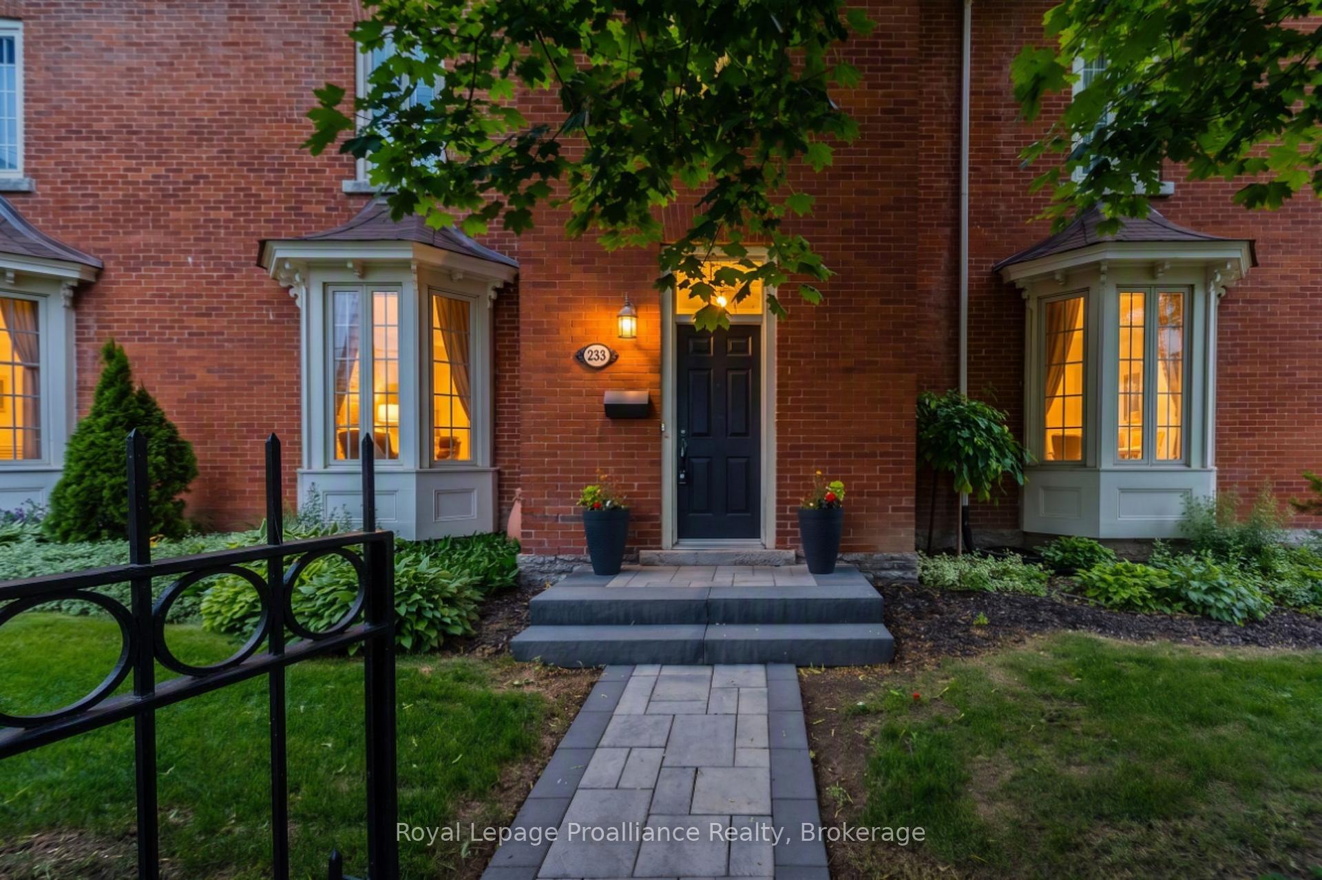5 - 233 John Street, Belleville, ON, exterior