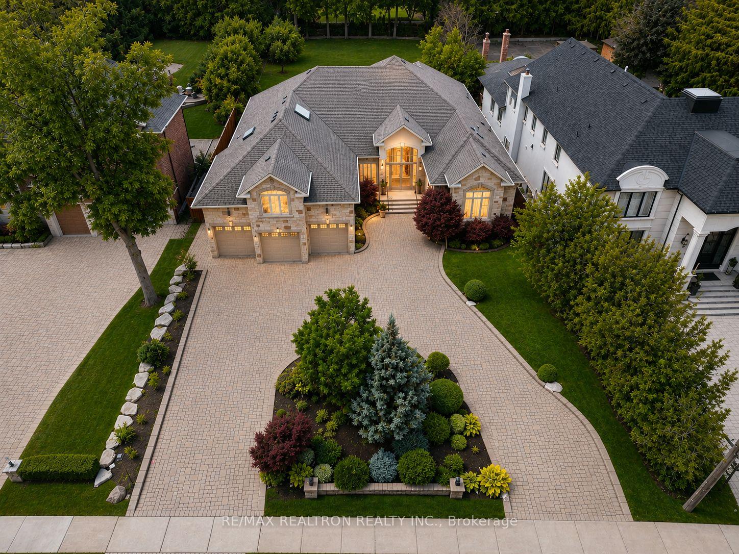 16 Boyle Drive, Richmond Hill, ON, exterior