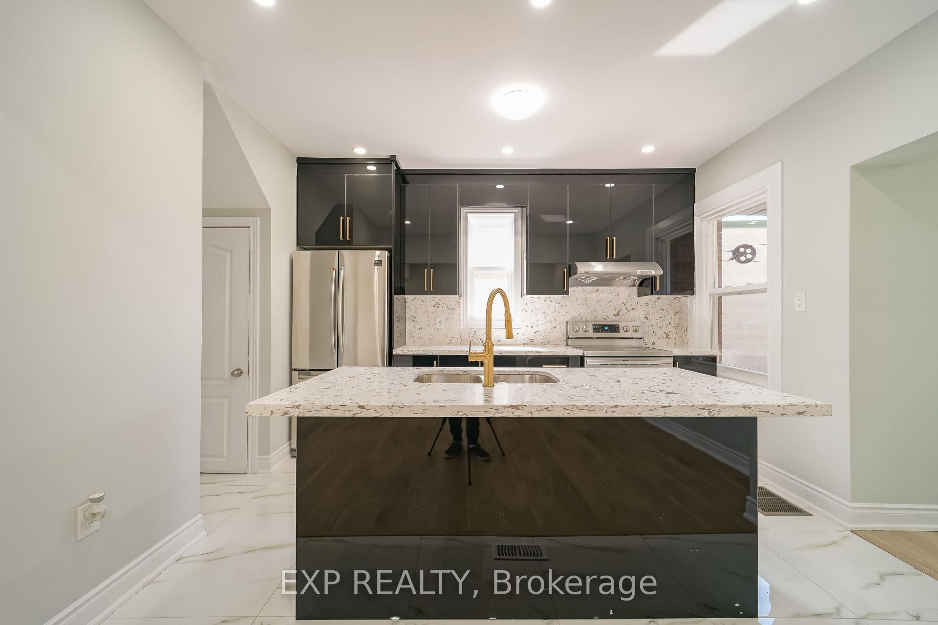 1509 Main Street E, Hamilton, ON, exterior
