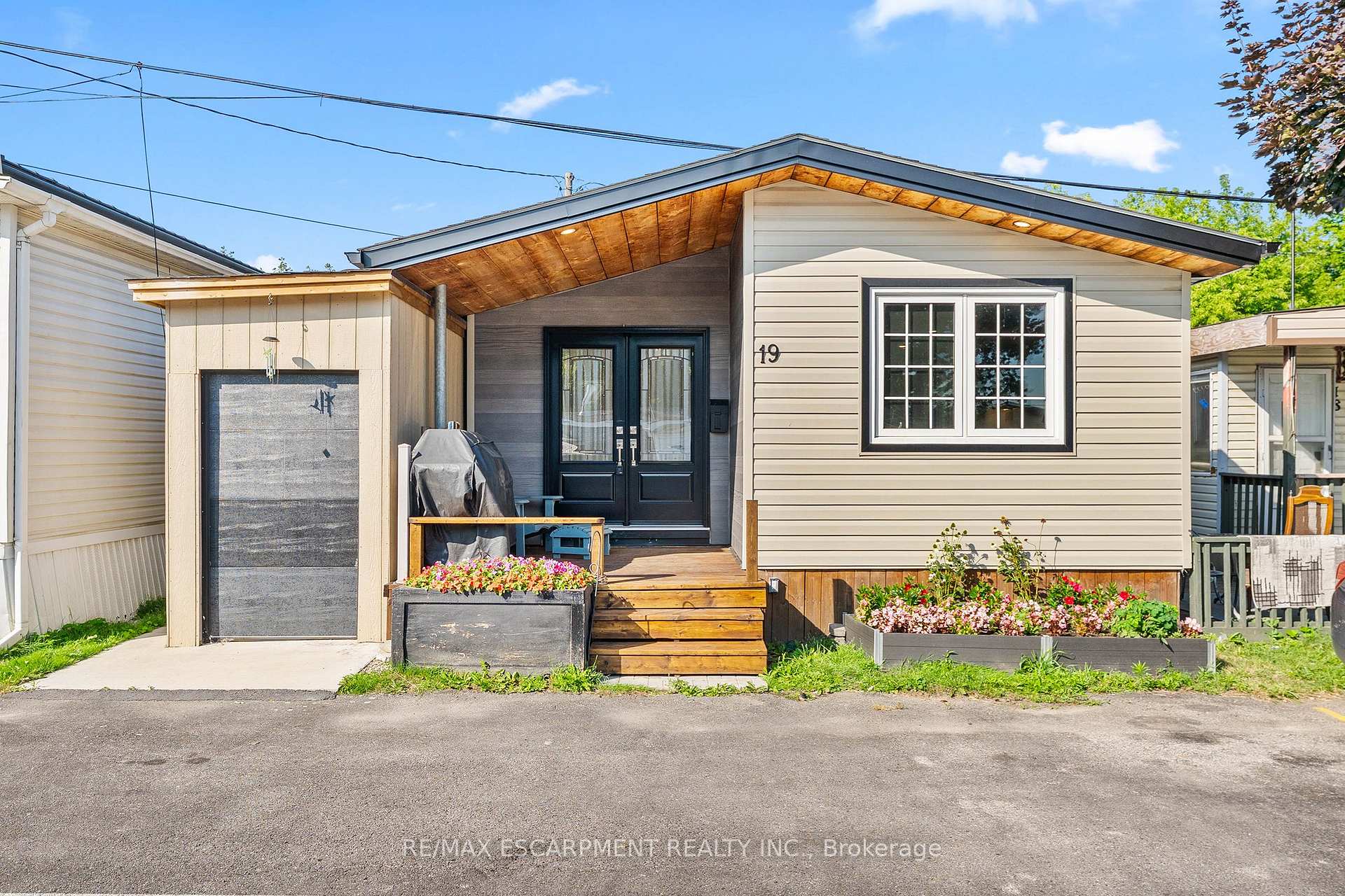 19 - 3233 DERRY Road E, Mississauga, ON, exterior